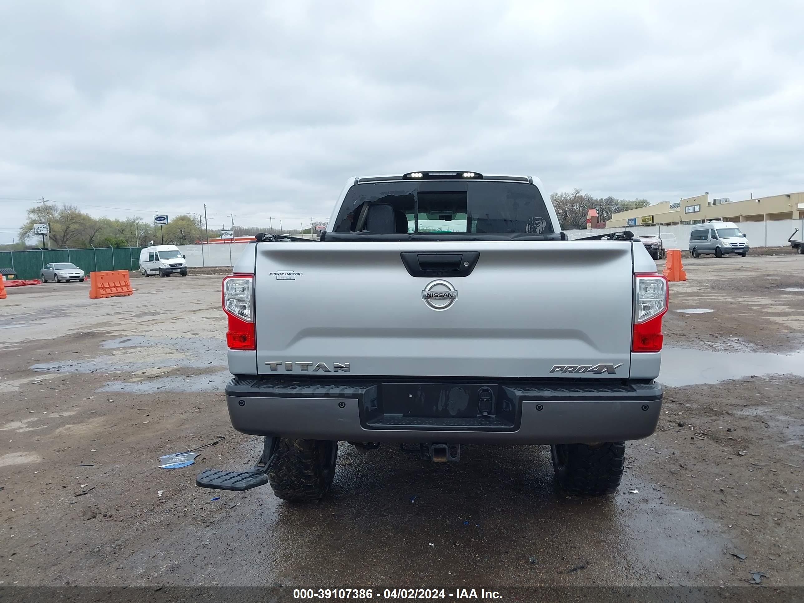 Photo 15 VIN: 1N6AA1E56HN515446 - NISSAN TITAN 