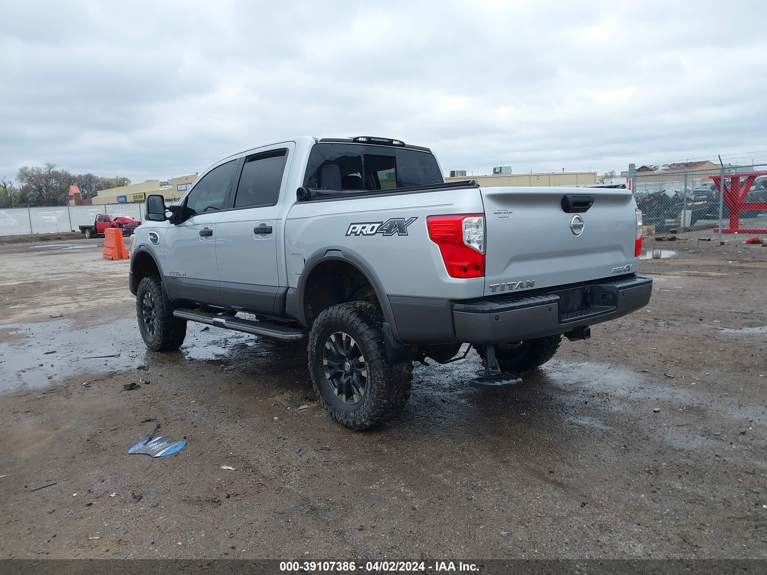 Photo 2 VIN: 1N6AA1E56HN515446 - NISSAN TITAN 