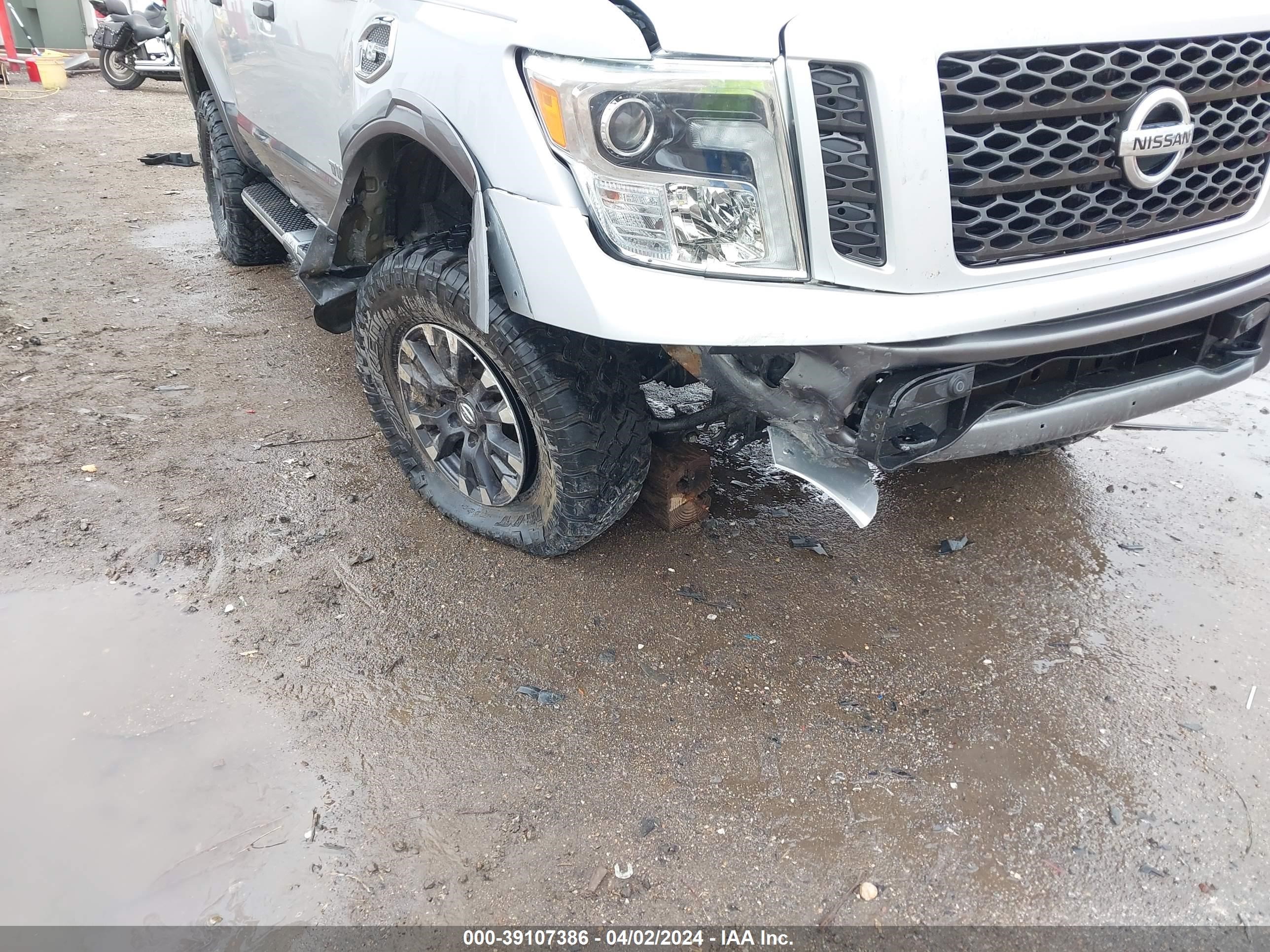 Photo 5 VIN: 1N6AA1E56HN515446 - NISSAN TITAN 