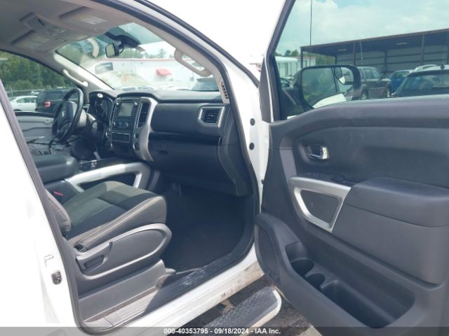 Photo 4 VIN: 1N6AA1E56HN571077 - NISSAN TITAN 