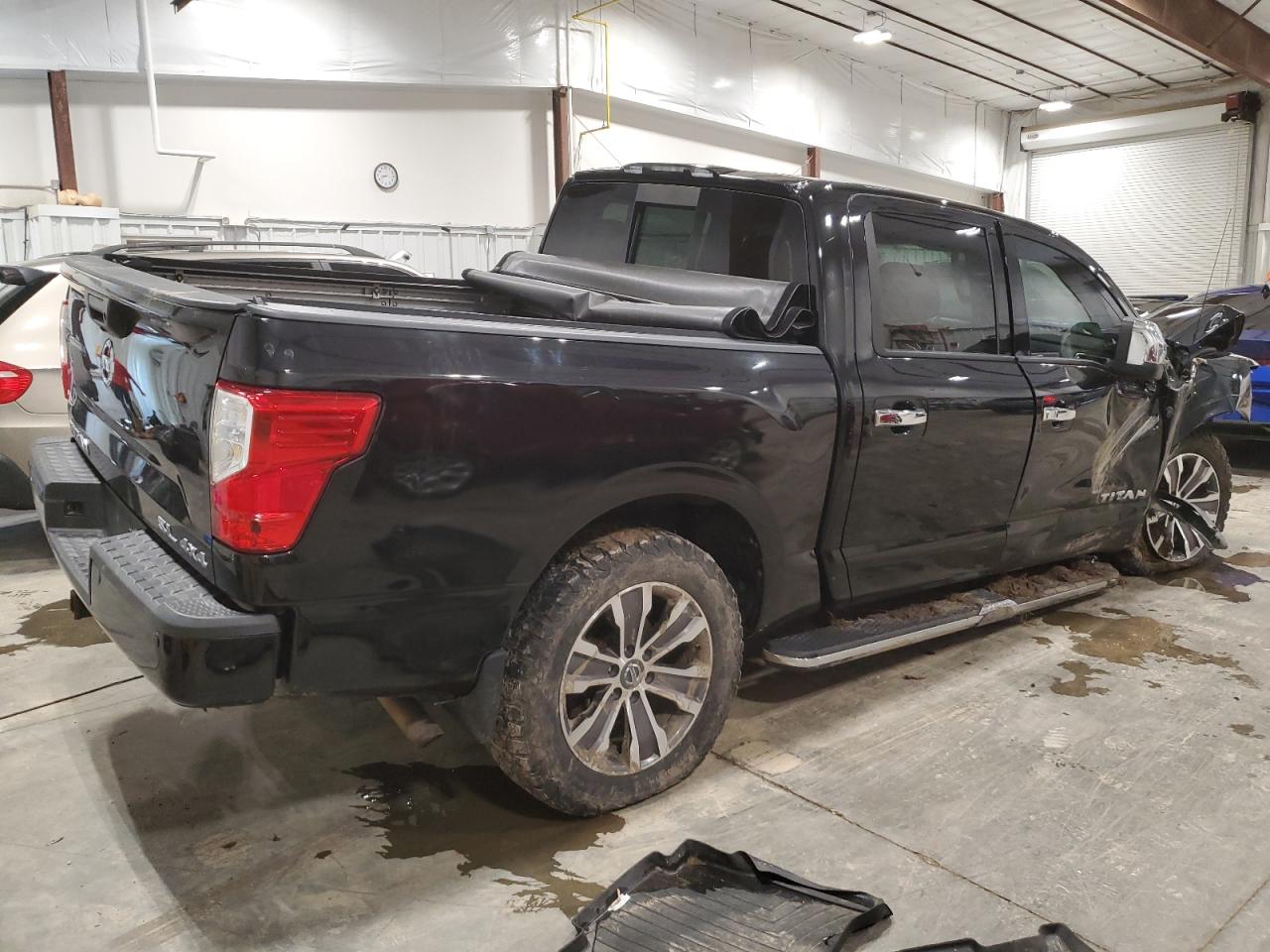 Photo 2 VIN: 1N6AA1E57HN533499 - NISSAN TITAN 