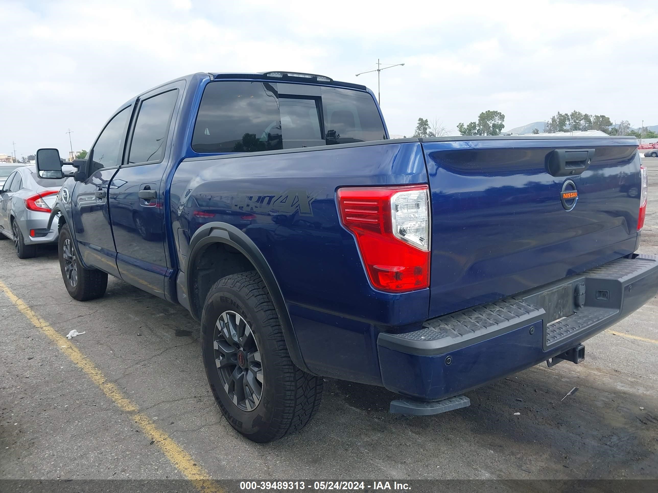 Photo 12 VIN: 1N6AA1E59HN545461 - NISSAN TITAN 