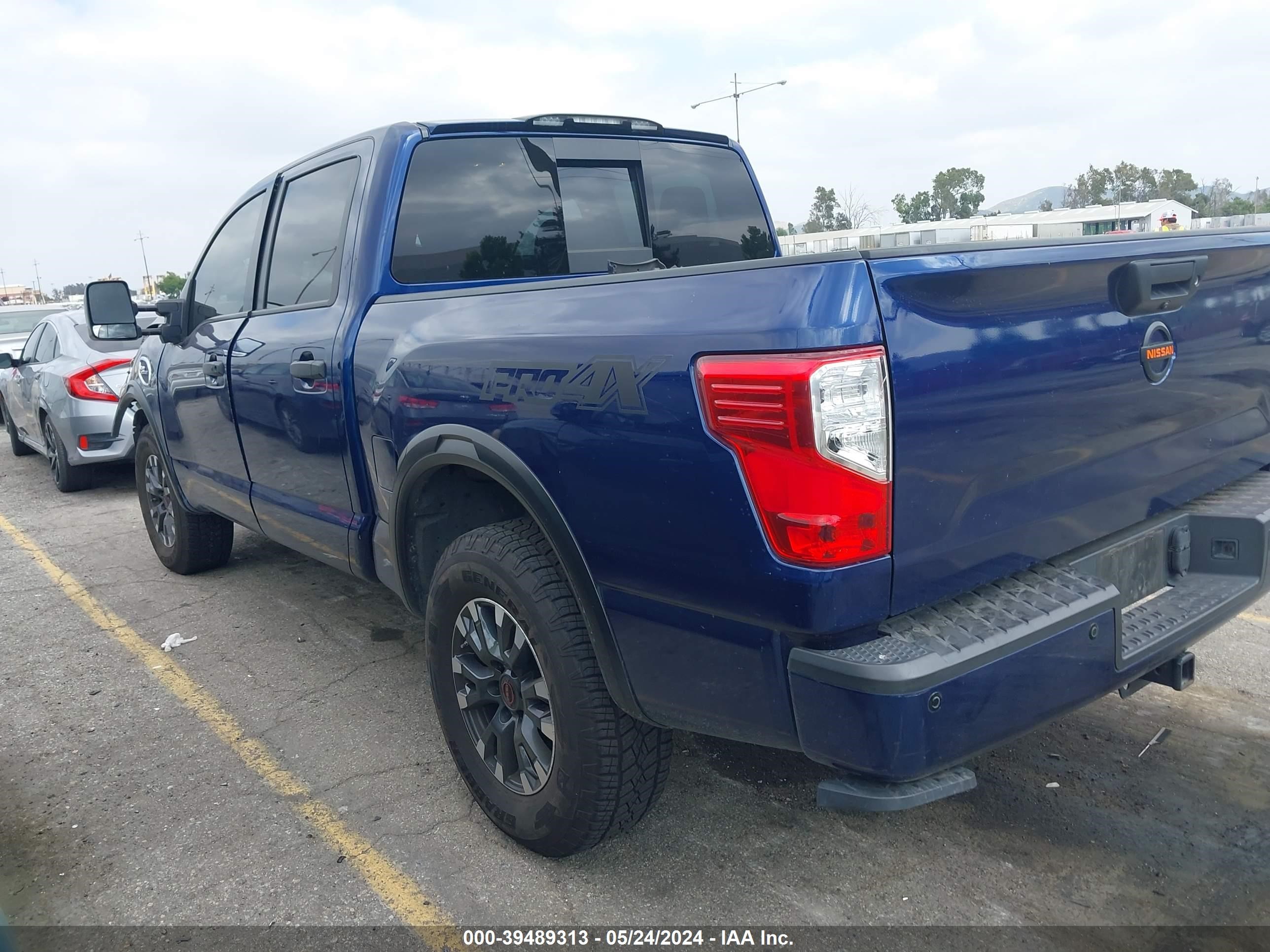 Photo 2 VIN: 1N6AA1E59HN545461 - NISSAN TITAN 