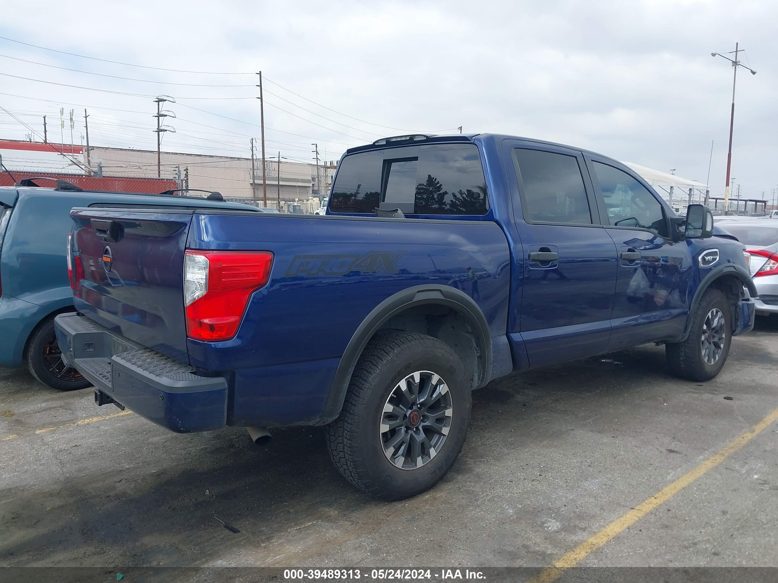 Photo 3 VIN: 1N6AA1E59HN545461 - NISSAN TITAN 