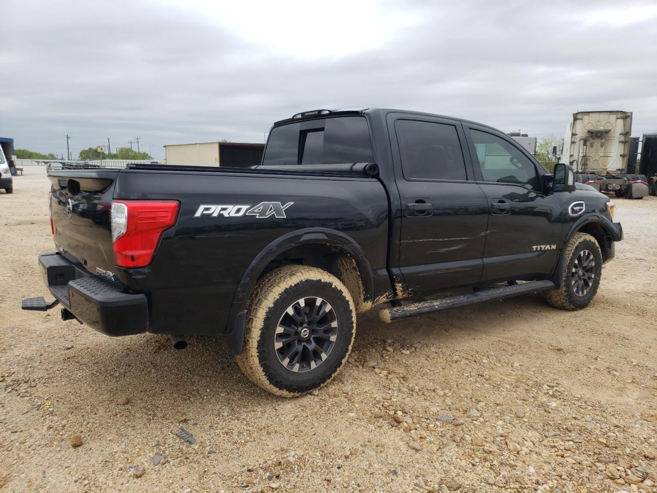 Photo 2 VIN: 1N6AA1E59HN555097 - NISSAN TITAN 