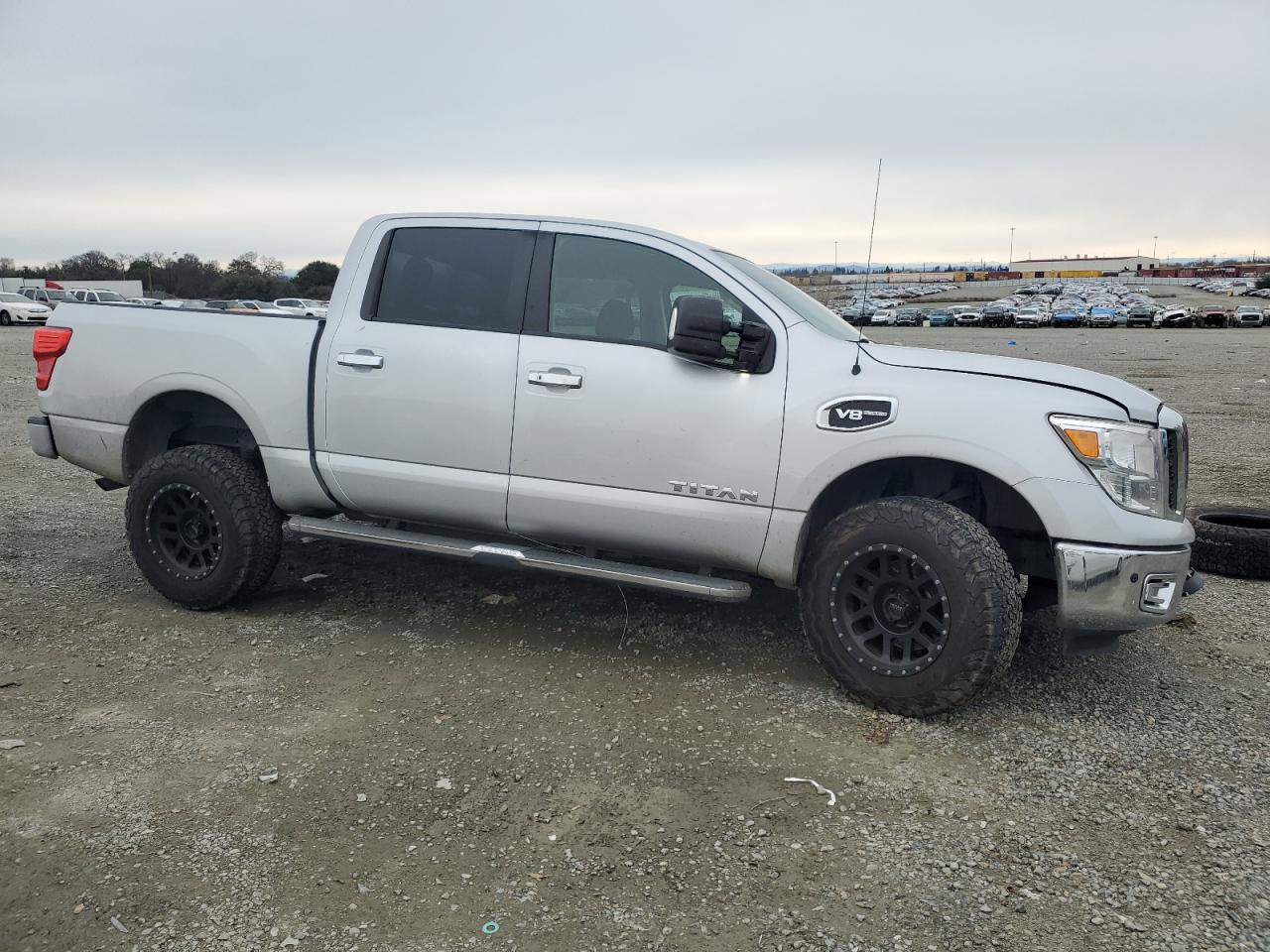 Photo 3 VIN: 1N6AA1E59HN572613 - NISSAN TITAN 