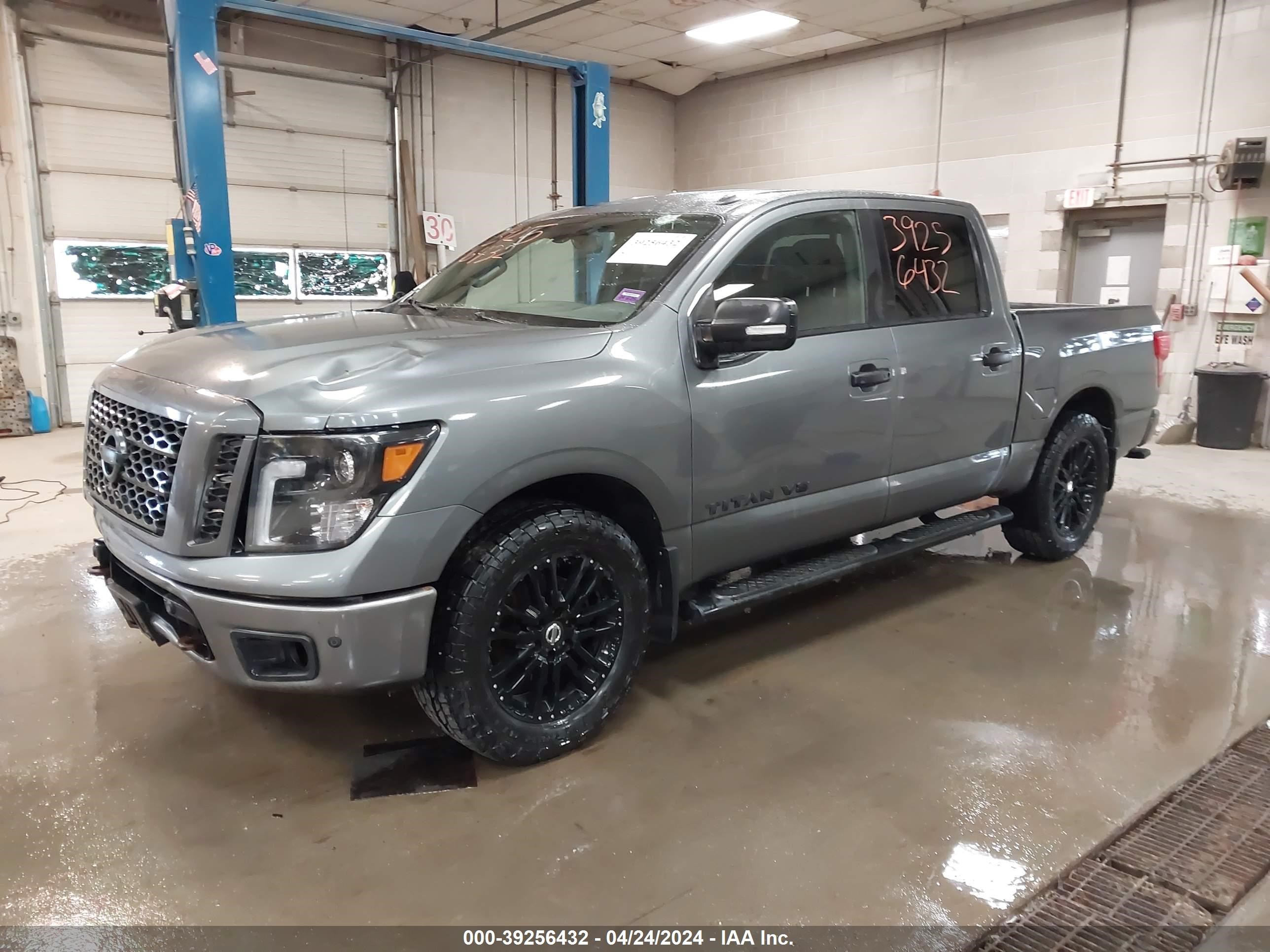 Photo 1 VIN: 1N6AA1E59JN543621 - NISSAN TITAN 