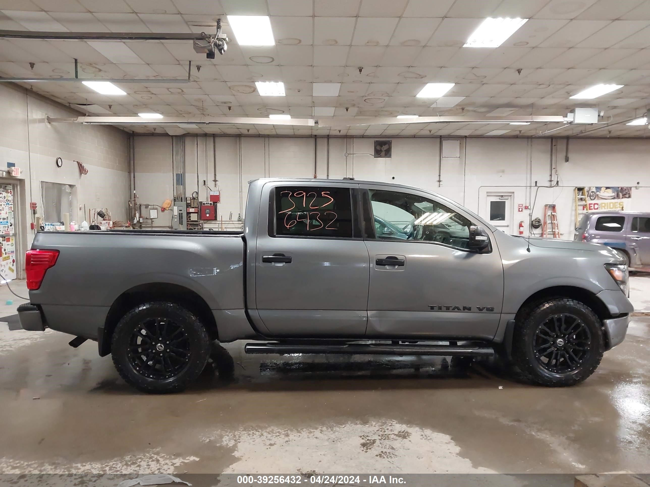 Photo 13 VIN: 1N6AA1E59JN543621 - NISSAN TITAN 