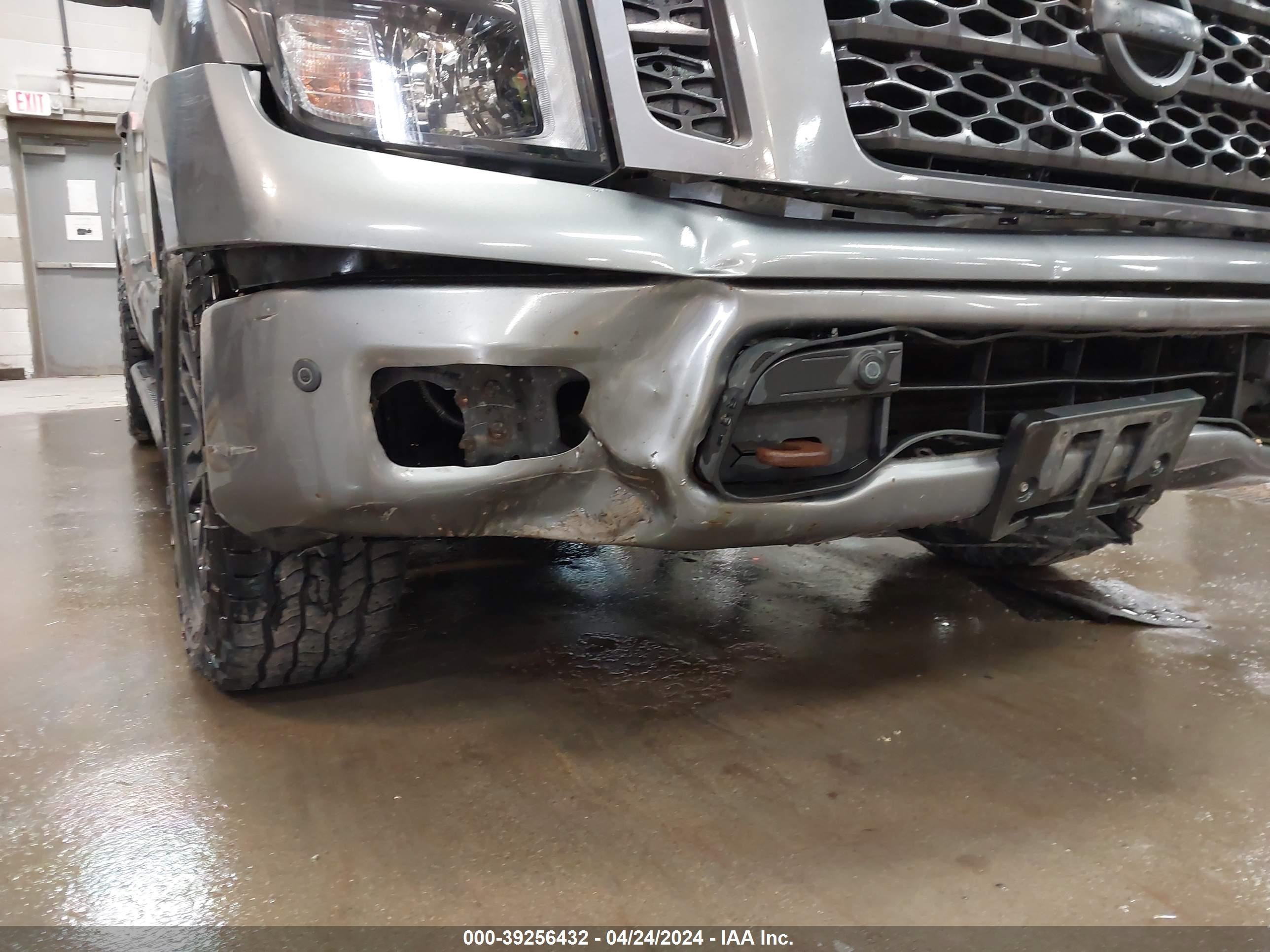 Photo 5 VIN: 1N6AA1E59JN543621 - NISSAN TITAN 