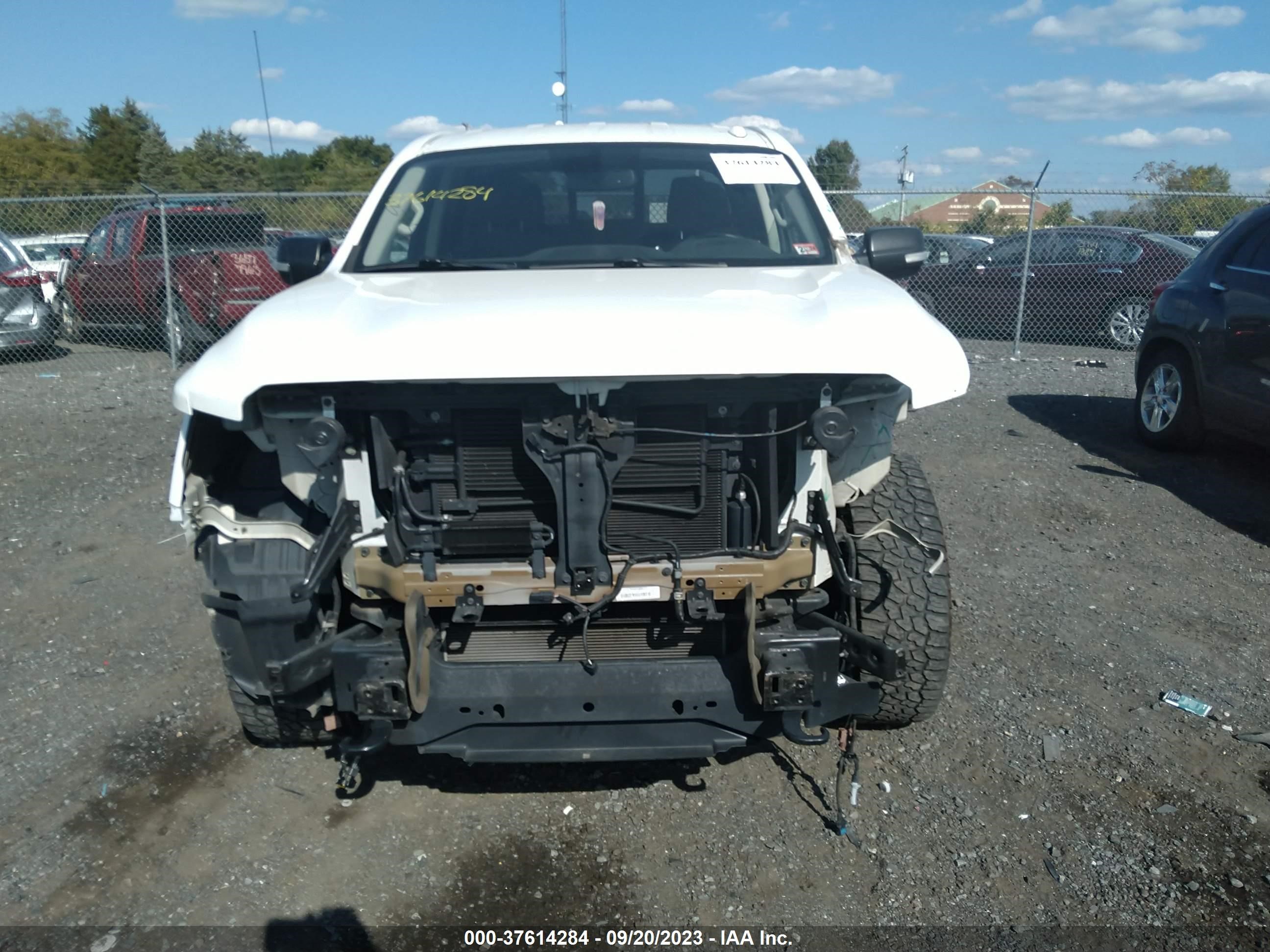 Photo 11 VIN: 1N6AA1E5XJN509333 - NISSAN TITAN 