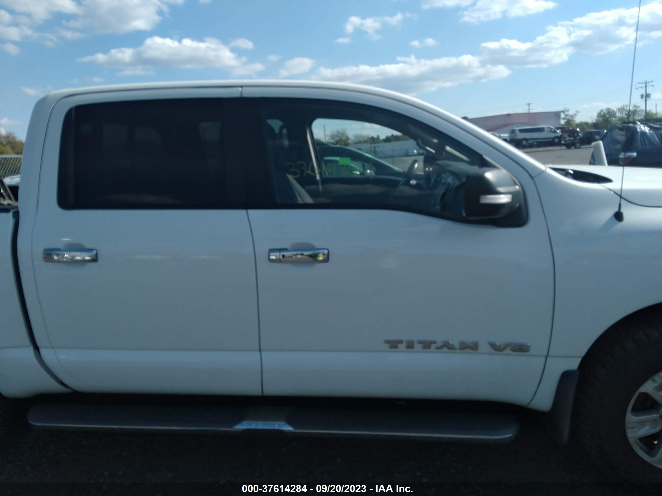 Photo 12 VIN: 1N6AA1E5XJN509333 - NISSAN TITAN 