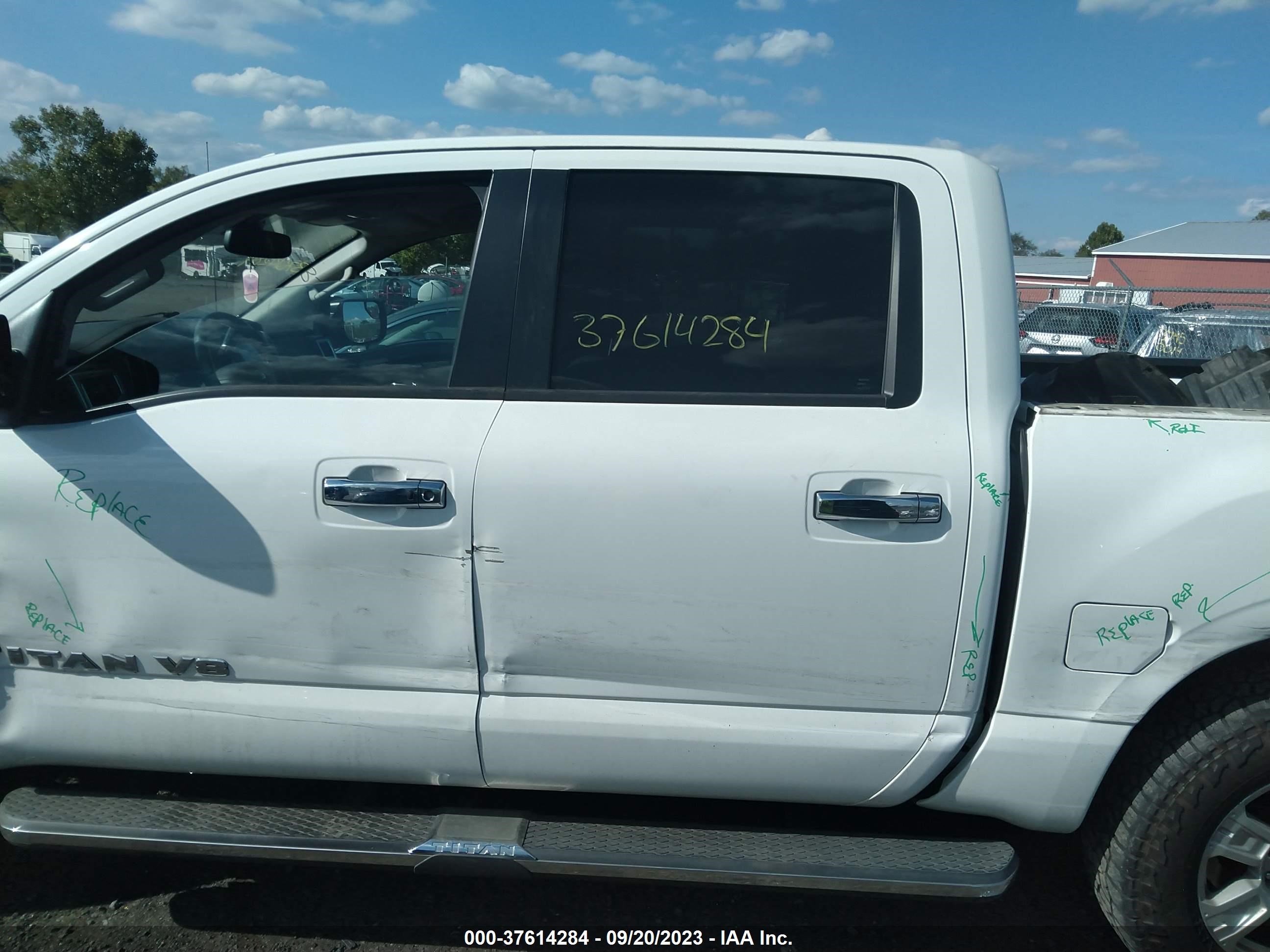 Photo 13 VIN: 1N6AA1E5XJN509333 - NISSAN TITAN 