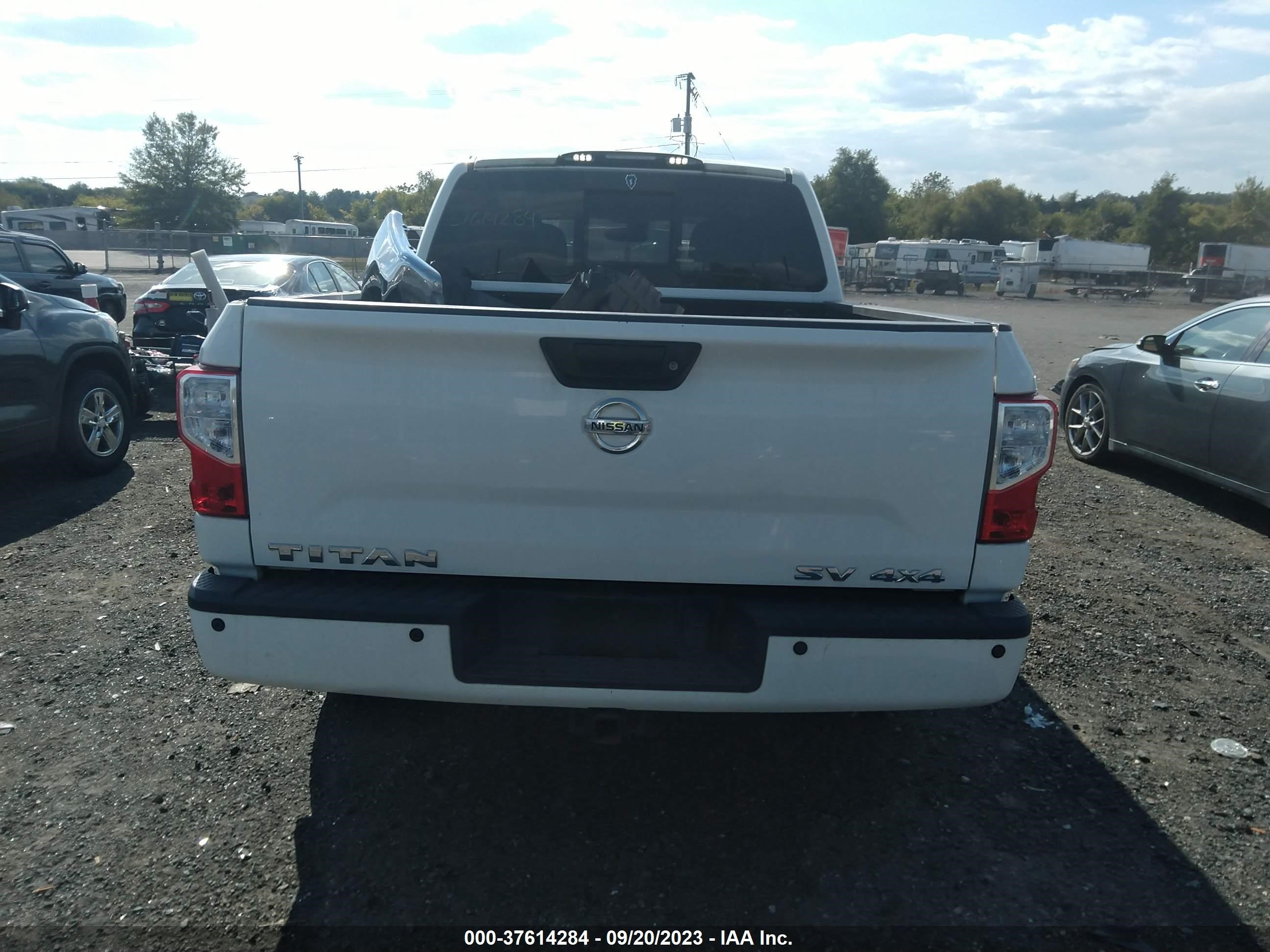 Photo 15 VIN: 1N6AA1E5XJN509333 - NISSAN TITAN 