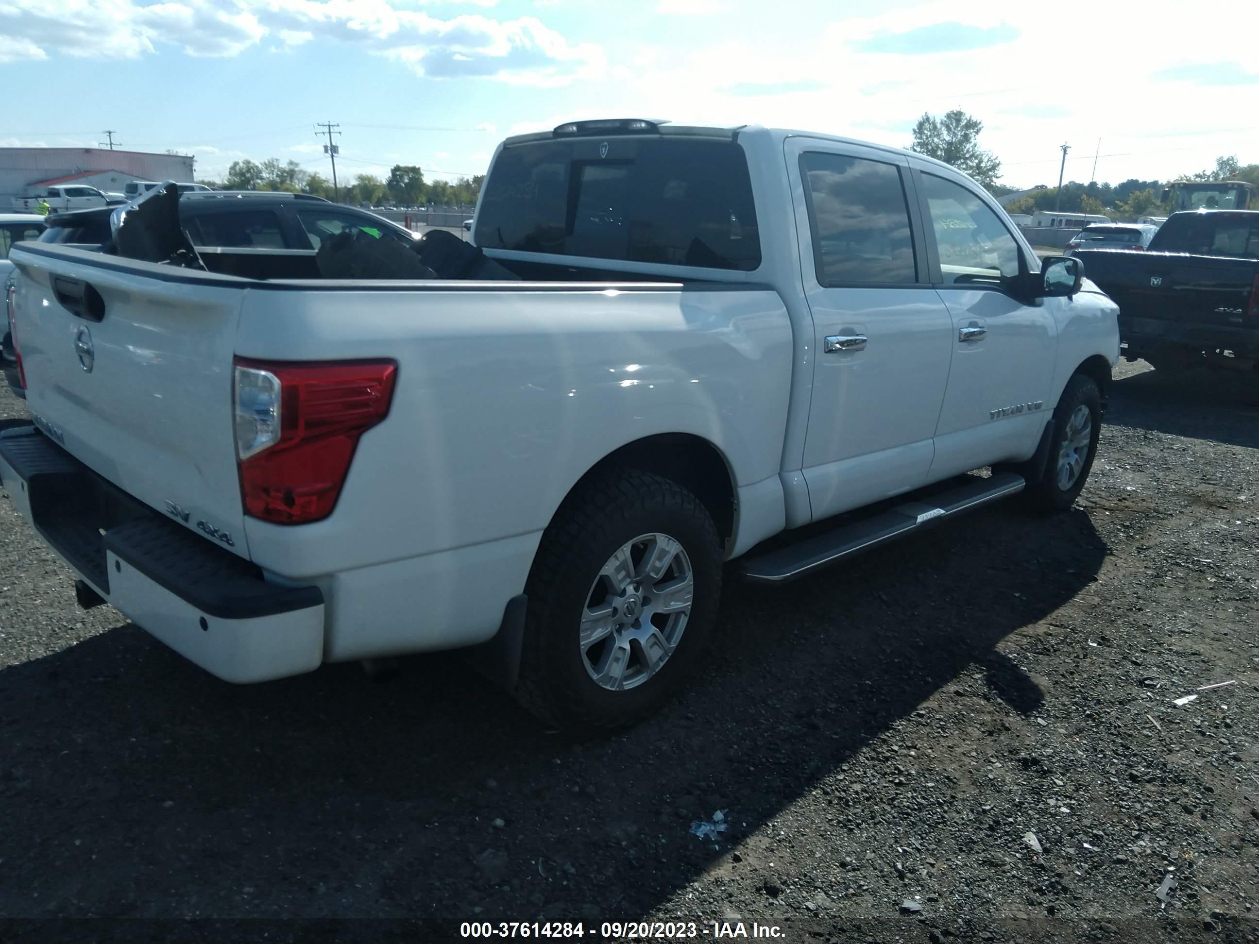 Photo 3 VIN: 1N6AA1E5XJN509333 - NISSAN TITAN 