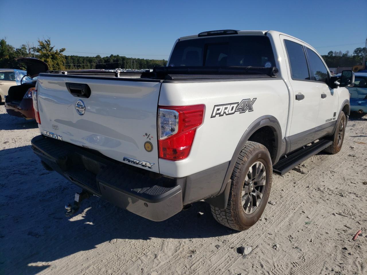 Photo 3 VIN: 1N6AA1E5XKN516817 - NISSAN TITAN 