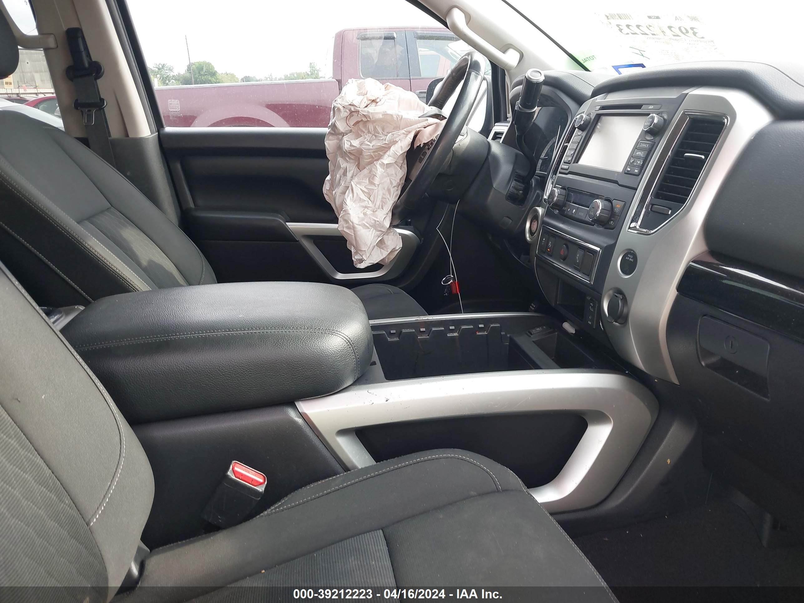 Photo 4 VIN: 1N6AA1E63HN559266 - NISSAN TITAN 