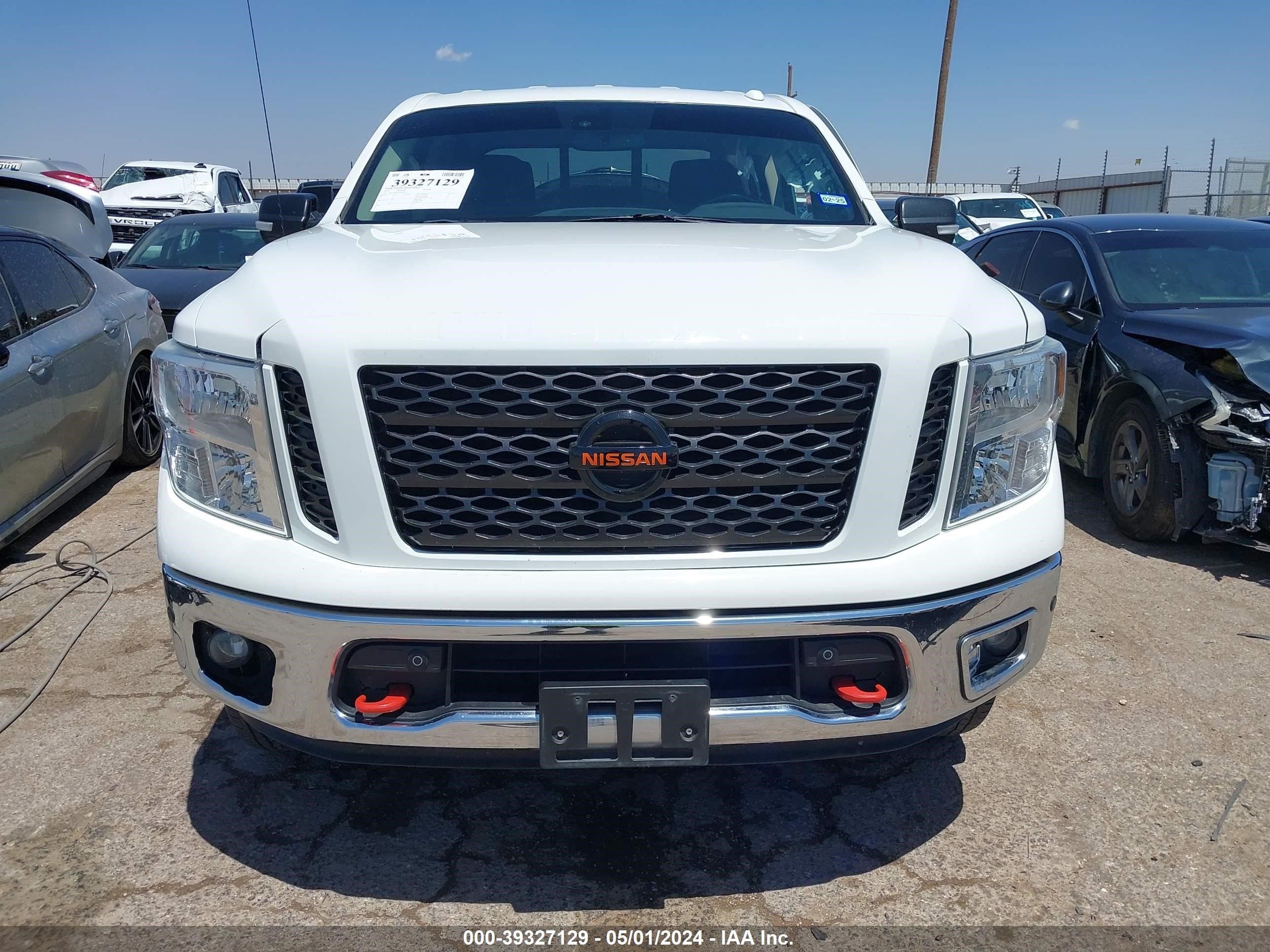 Photo 11 VIN: 1N6AA1E63JN546023 - NISSAN TITAN 