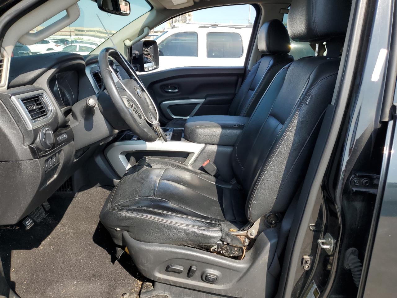 Photo 6 VIN: 1N6AA1E65HN501806 - NISSAN TITAN 