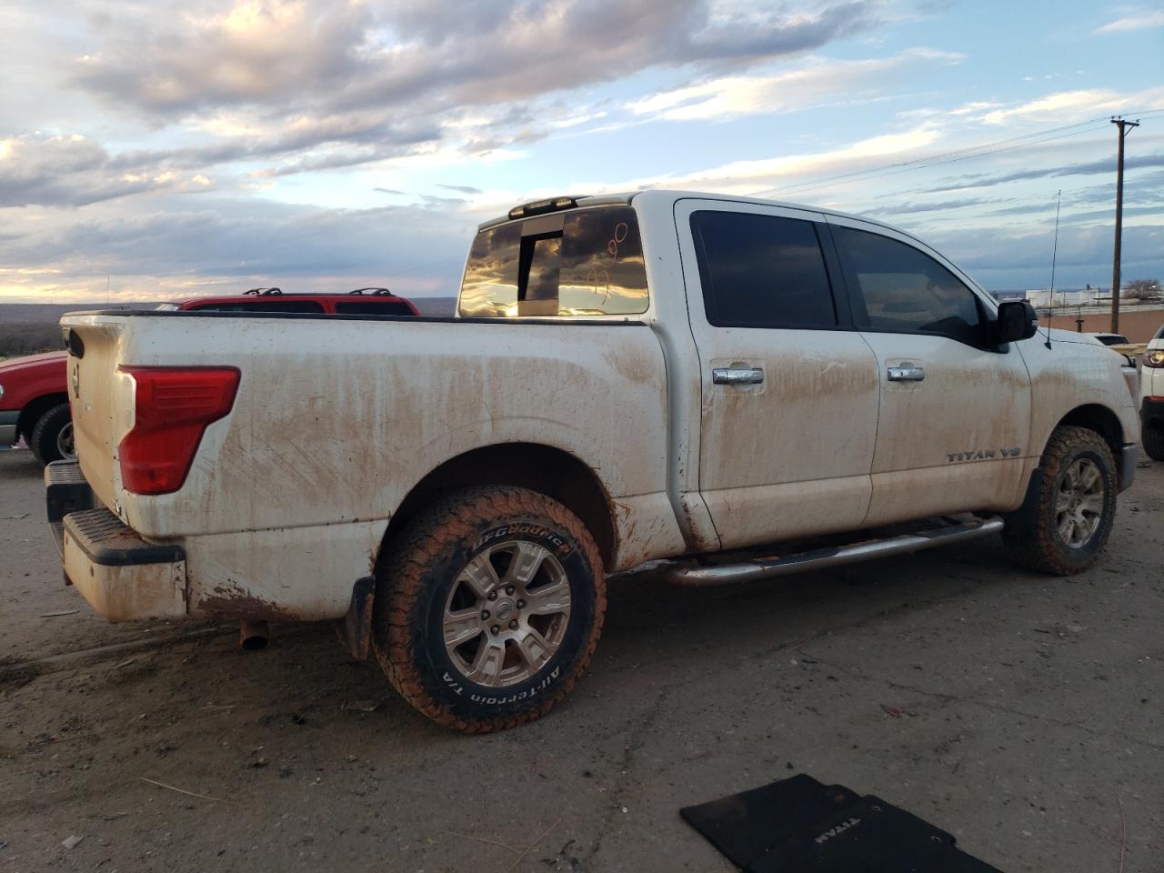 Photo 2 VIN: 1N6AA1E66JN543780 - NISSAN TITAN 