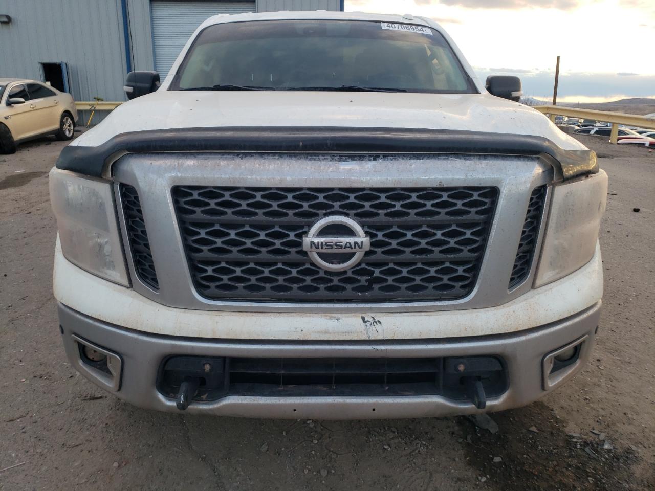 Photo 4 VIN: 1N6AA1E66JN543780 - NISSAN TITAN 