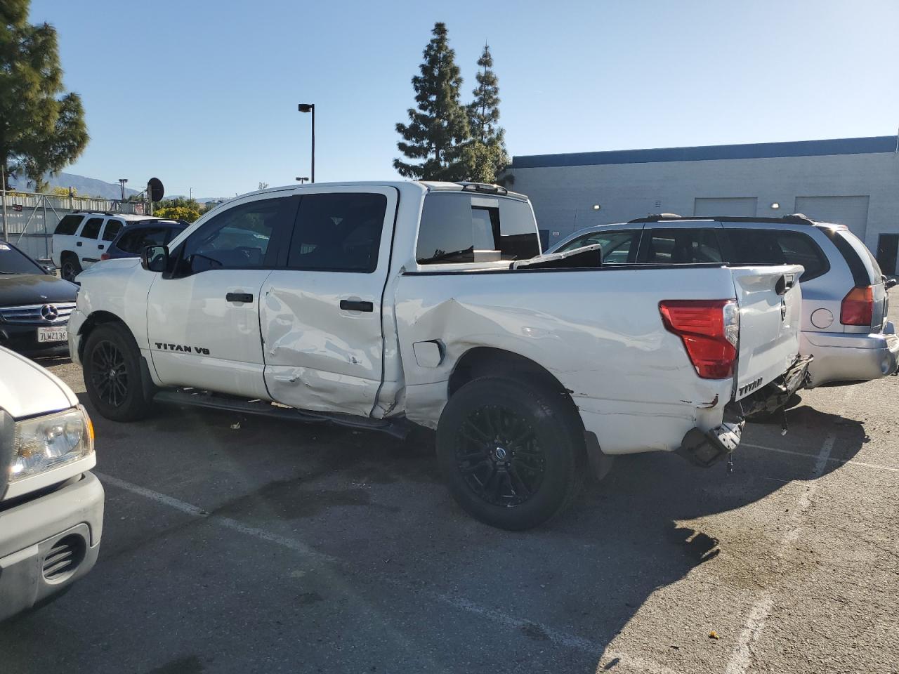 Photo 1 VIN: 1N6AA1E68JN533364 - NISSAN TITAN SV 