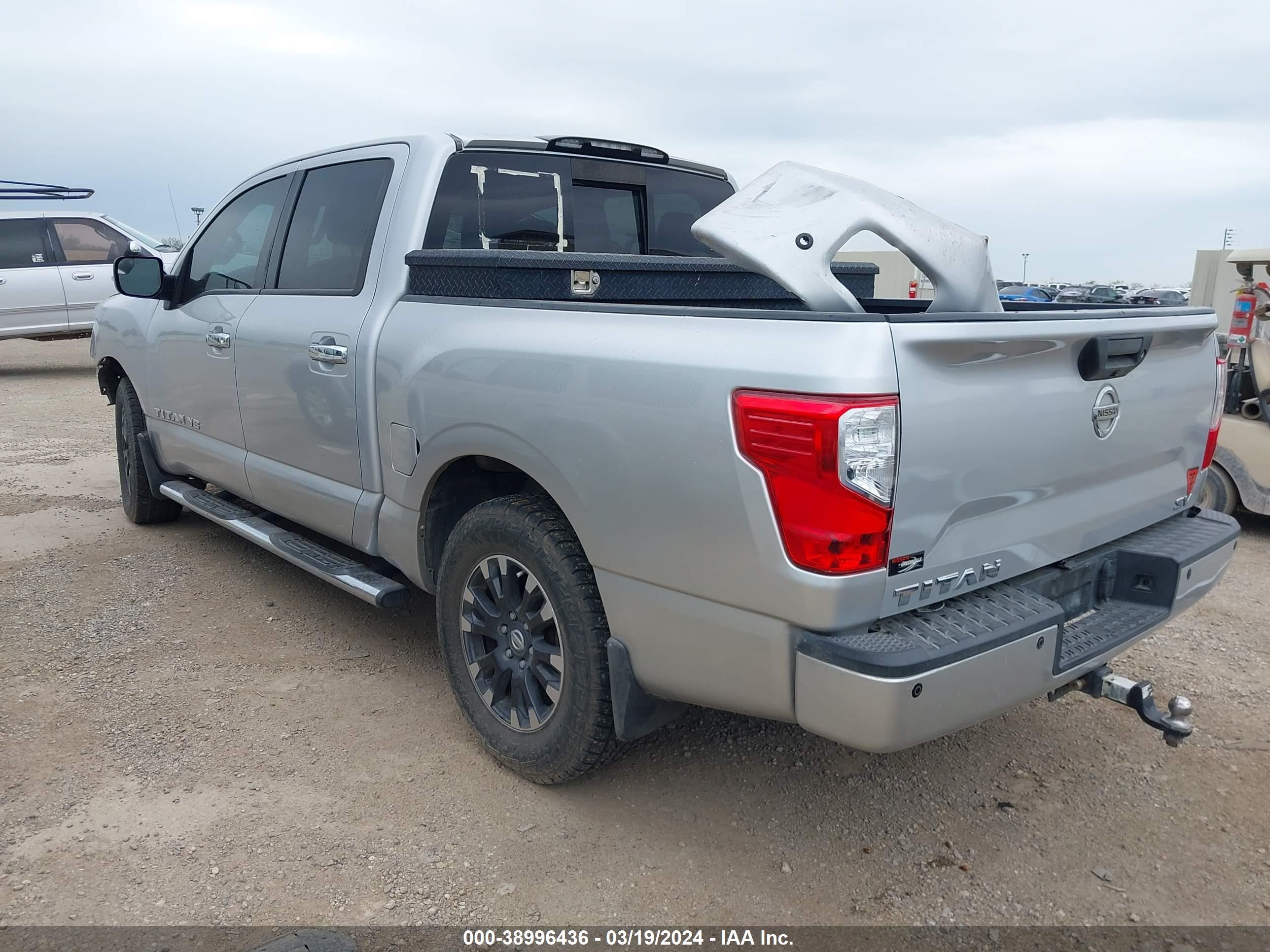 Photo 2 VIN: 1N6AA1E69JN509560 - NISSAN TITAN 