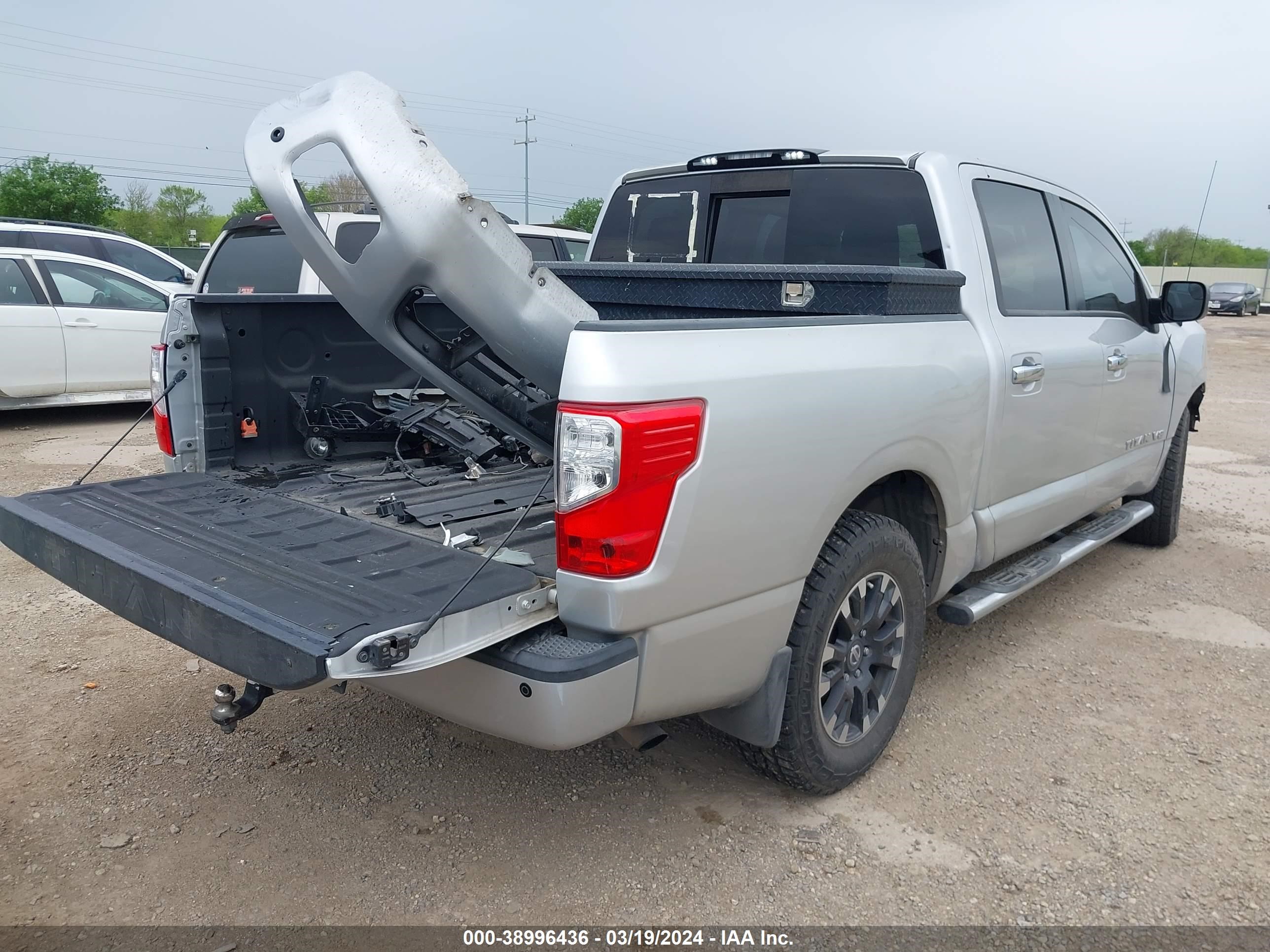 Photo 3 VIN: 1N6AA1E69JN509560 - NISSAN TITAN 