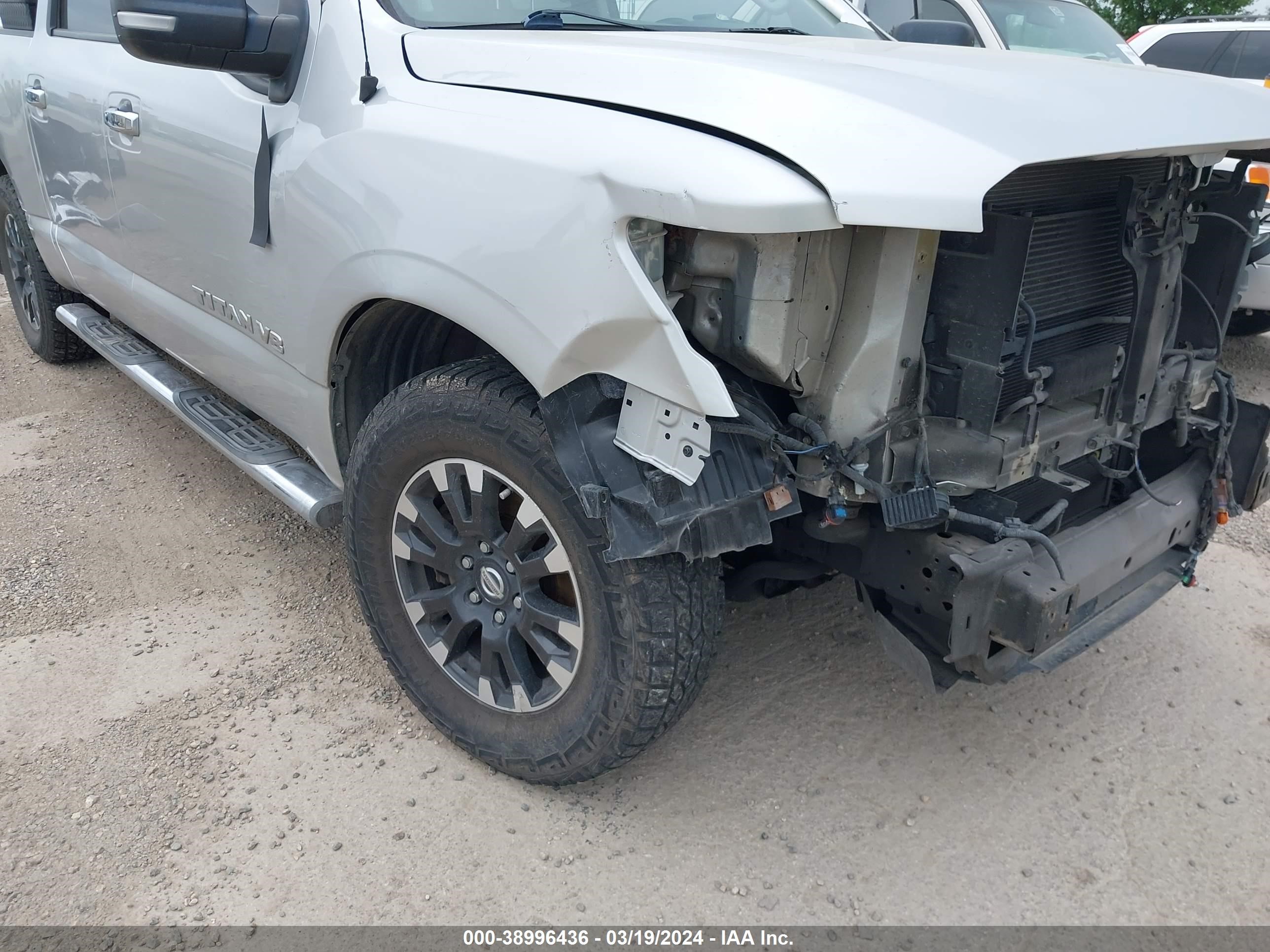 Photo 5 VIN: 1N6AA1E69JN509560 - NISSAN TITAN 