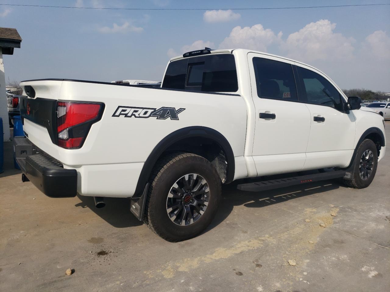 Photo 3 VIN: 1N6AA1ED1PN105806 - NISSAN TITAN 