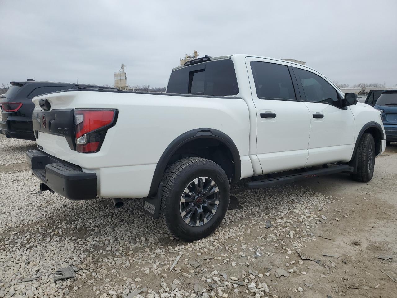 Photo 2 VIN: 1N6AA1ED6PN106546 - NISSAN TITAN 