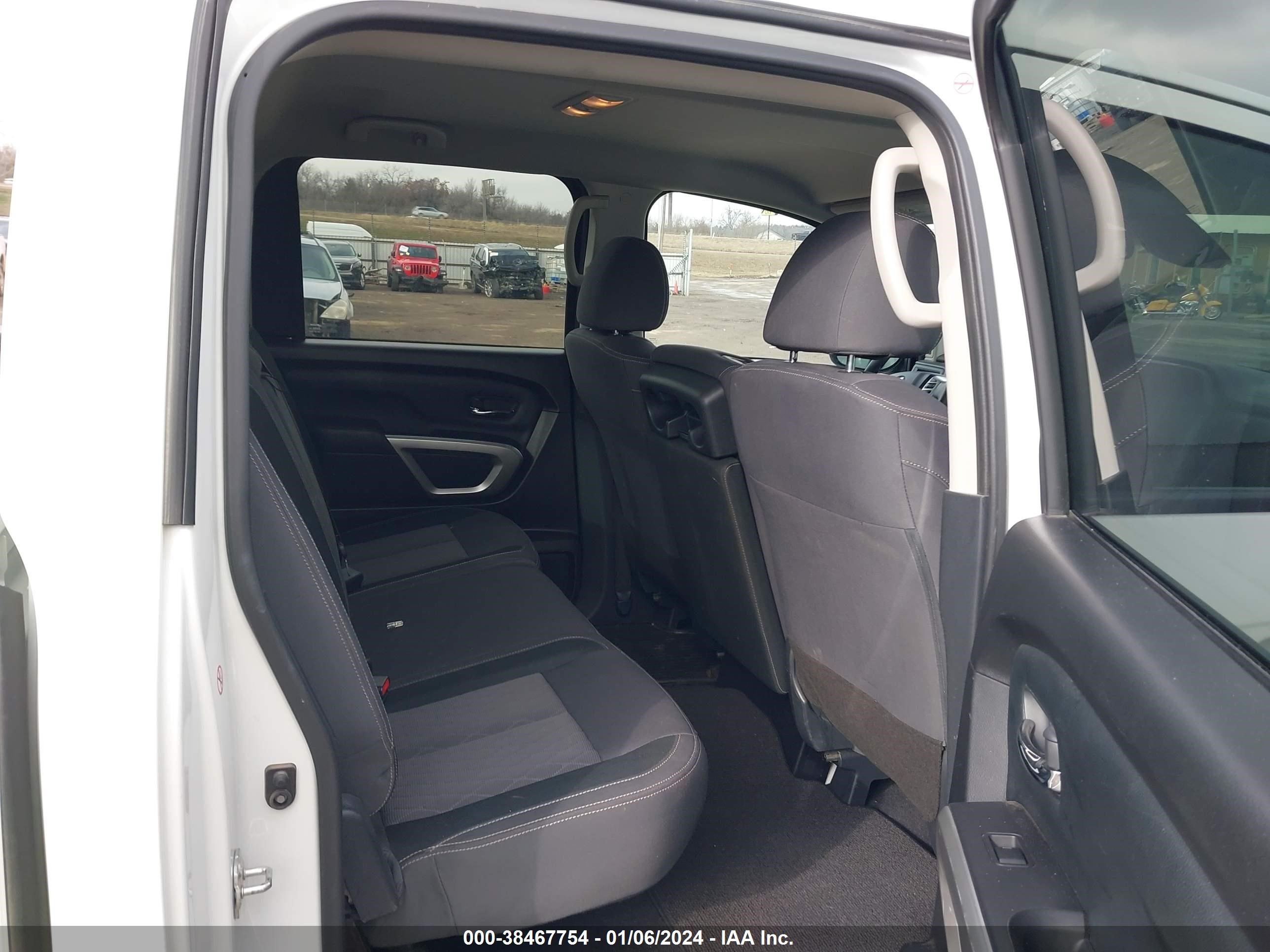 Photo 7 VIN: 1N6AA1EE5NN104390 - NISSAN TITAN 