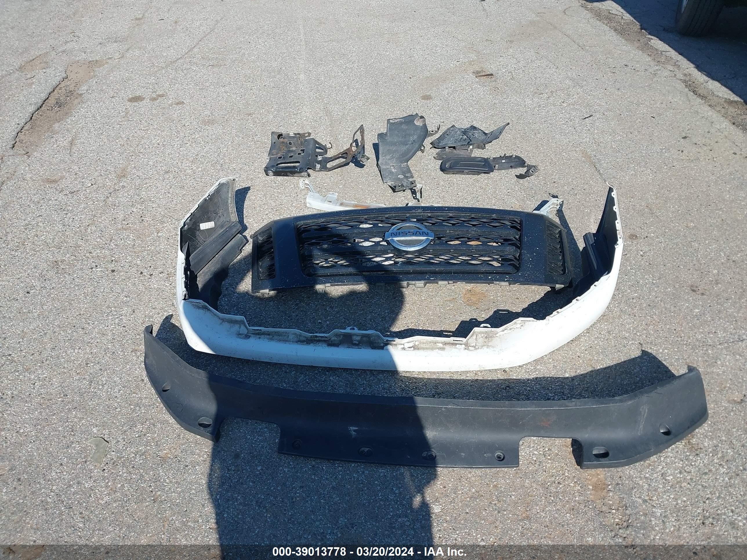 Photo 11 VIN: 1N6AA1F14HN553558 - NISSAN TERRANO 