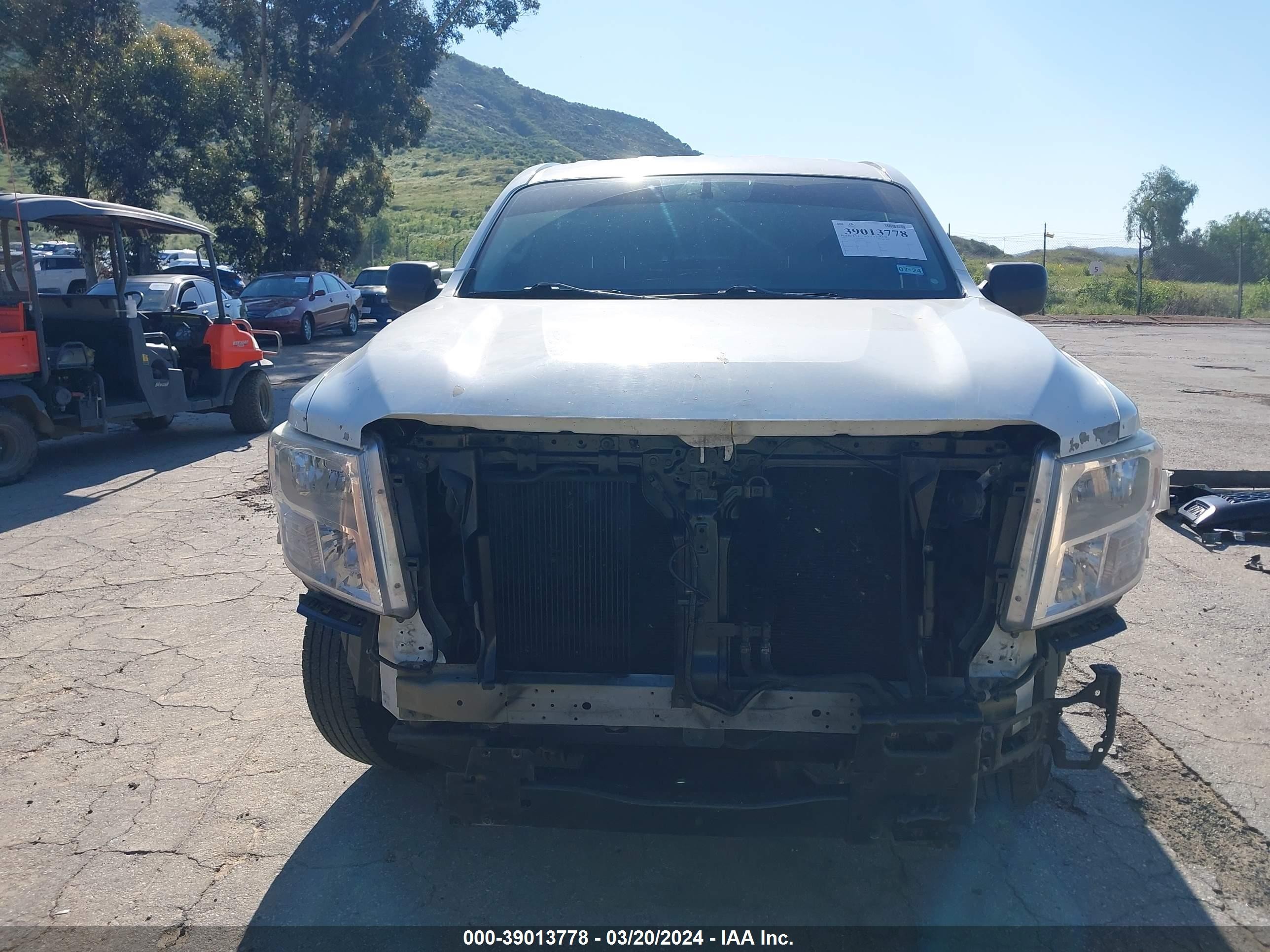 Photo 12 VIN: 1N6AA1F14HN553558 - NISSAN TERRANO 
