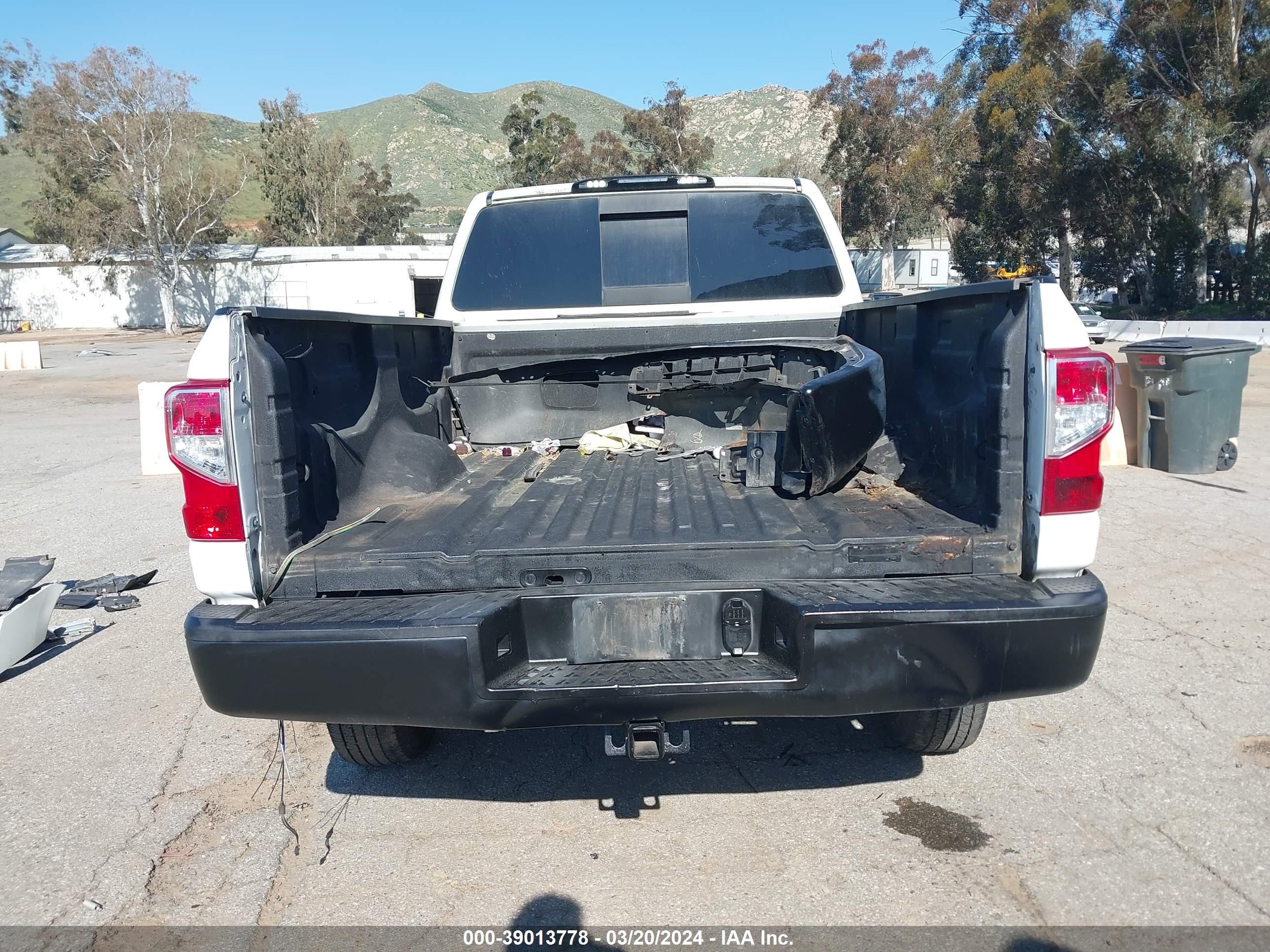 Photo 16 VIN: 1N6AA1F14HN553558 - NISSAN TERRANO 