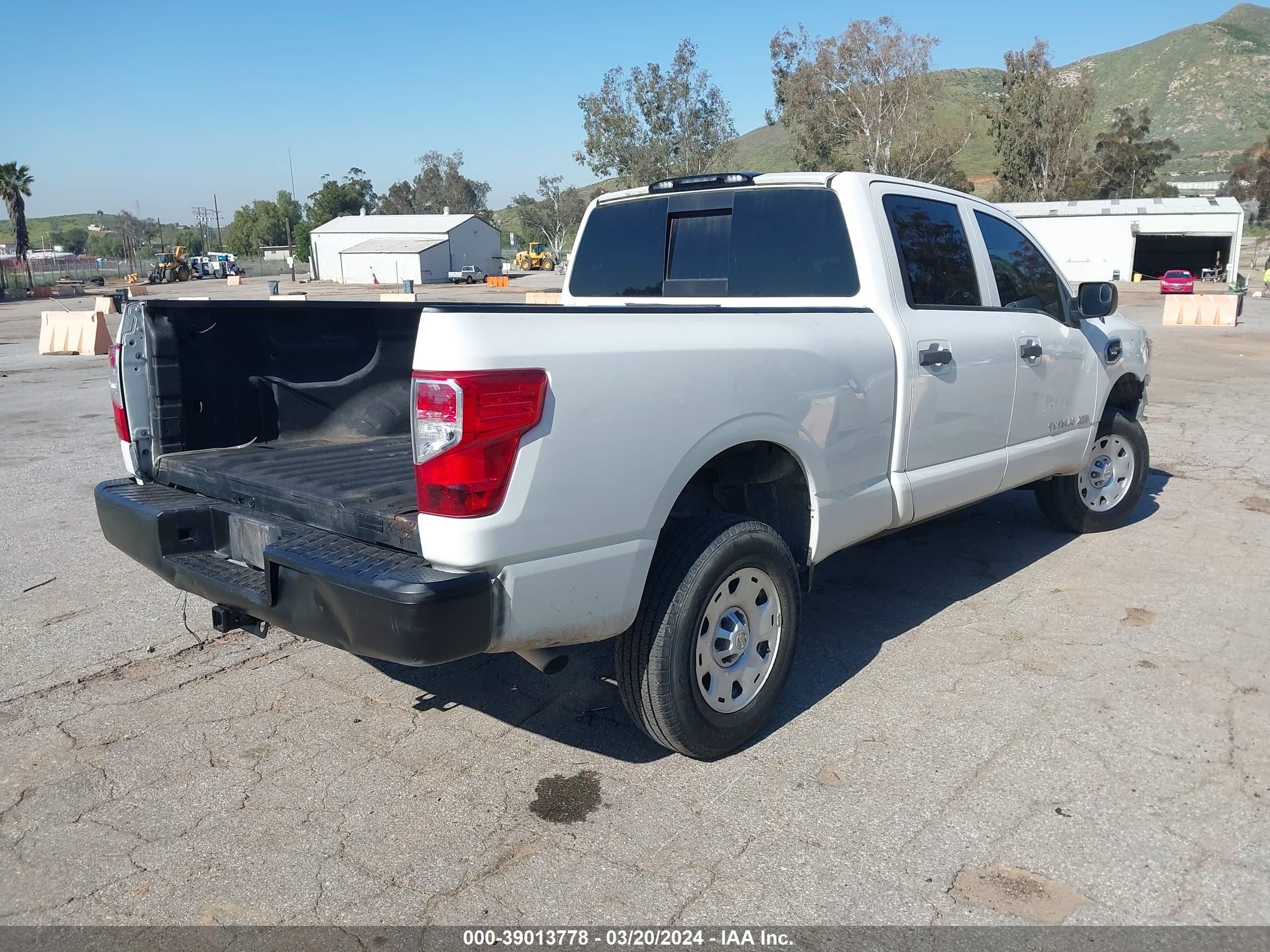 Photo 3 VIN: 1N6AA1F14HN553558 - NISSAN TERRANO 