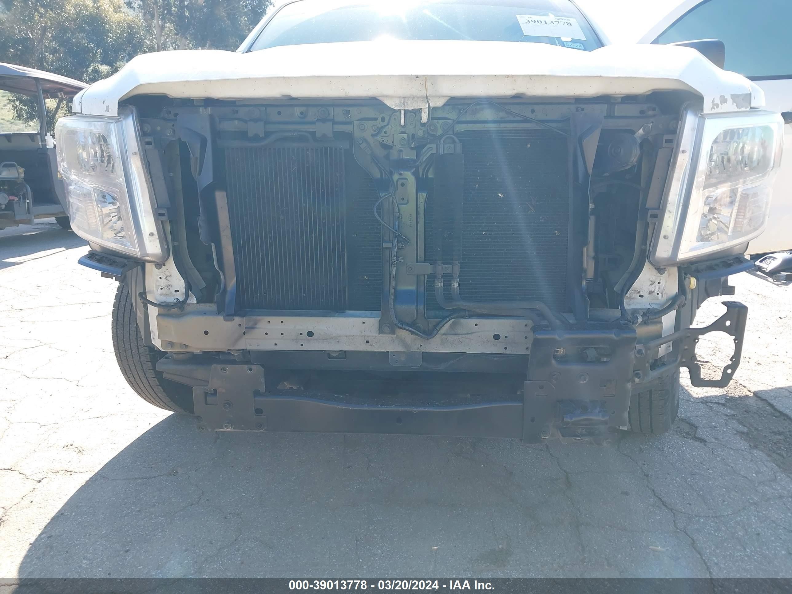Photo 5 VIN: 1N6AA1F14HN553558 - NISSAN TERRANO 