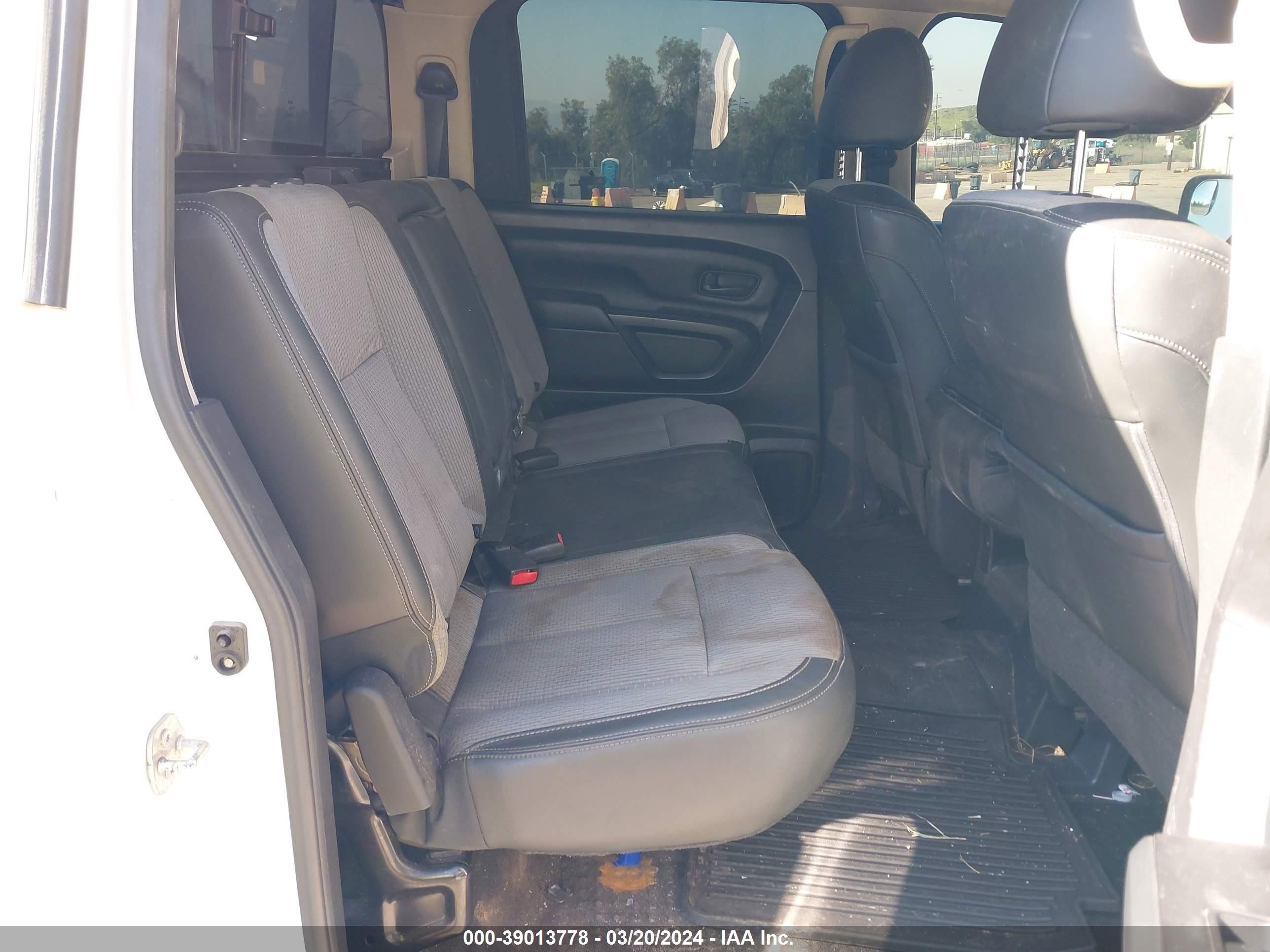 Photo 7 VIN: 1N6AA1F14HN553558 - NISSAN TERRANO 