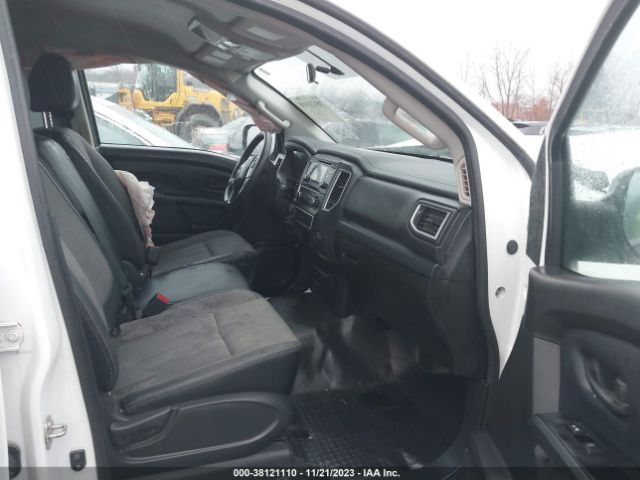 Photo 4 VIN: 1N6AA1F30JN512304 - NISSAN TITAN XD 