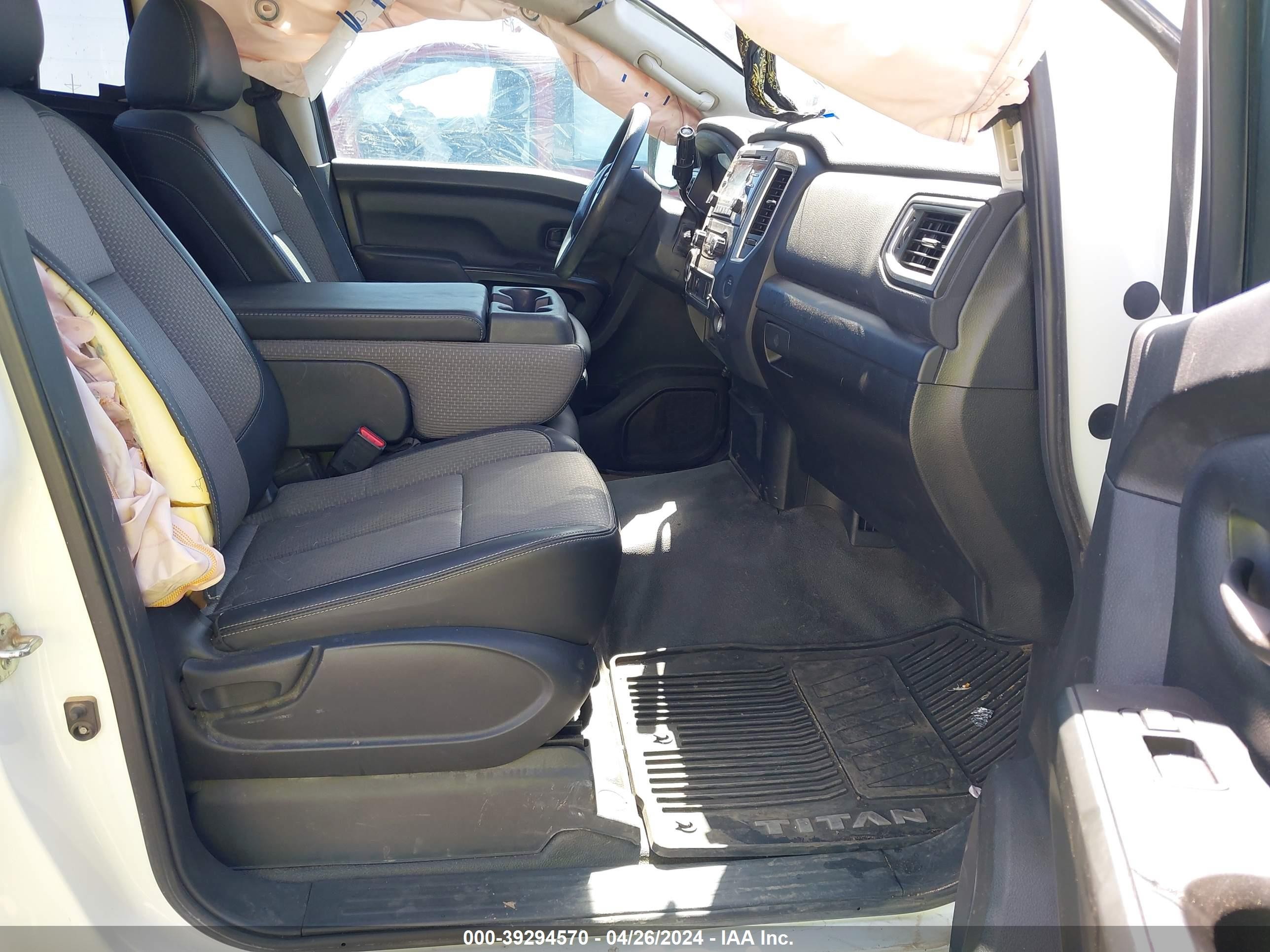 Photo 4 VIN: 1N6AA1R73HN567547 - NISSAN TITAN 