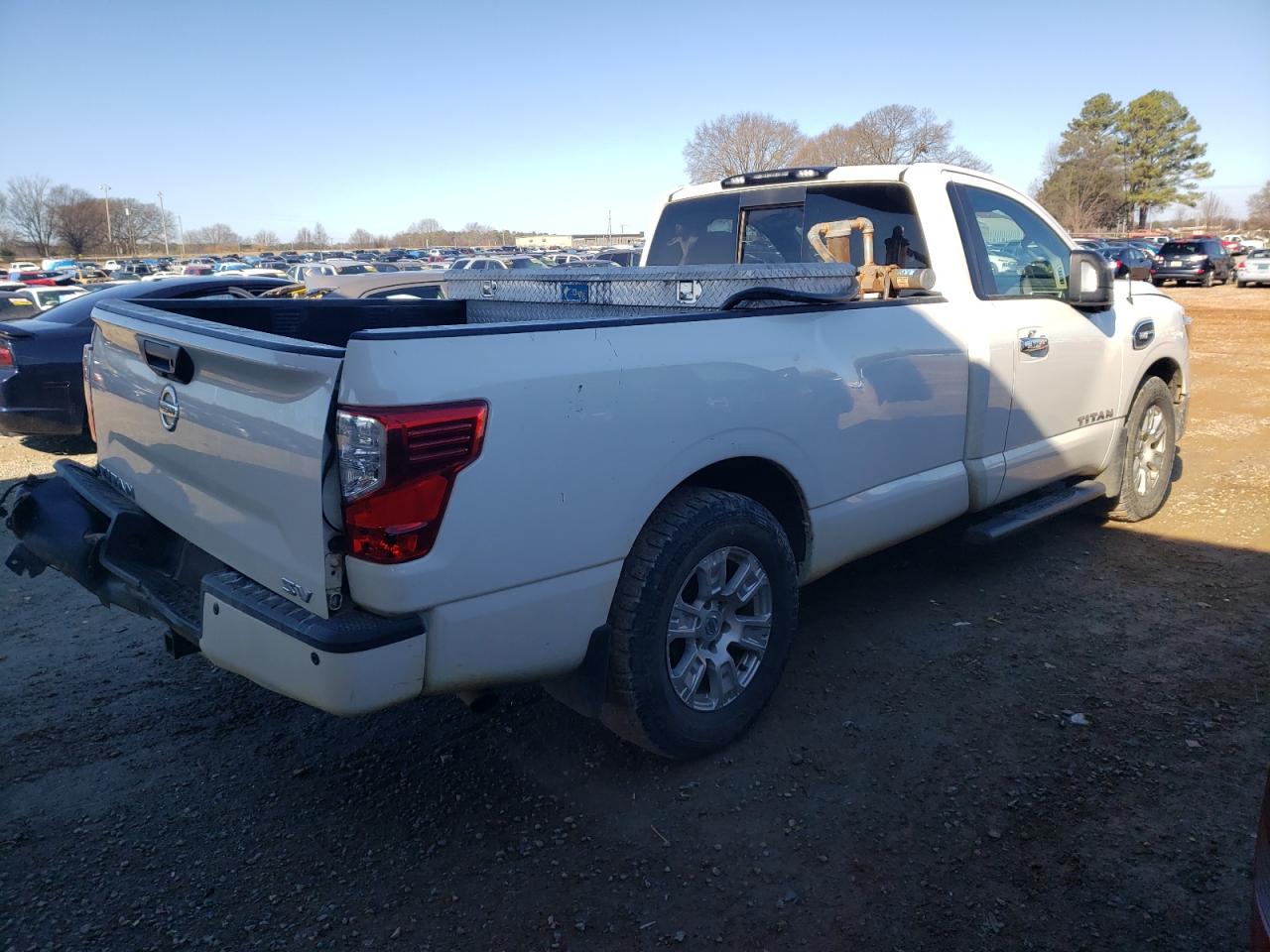 Photo 2 VIN: 1N6AA1R74HN533956 - NISSAN TITAN 