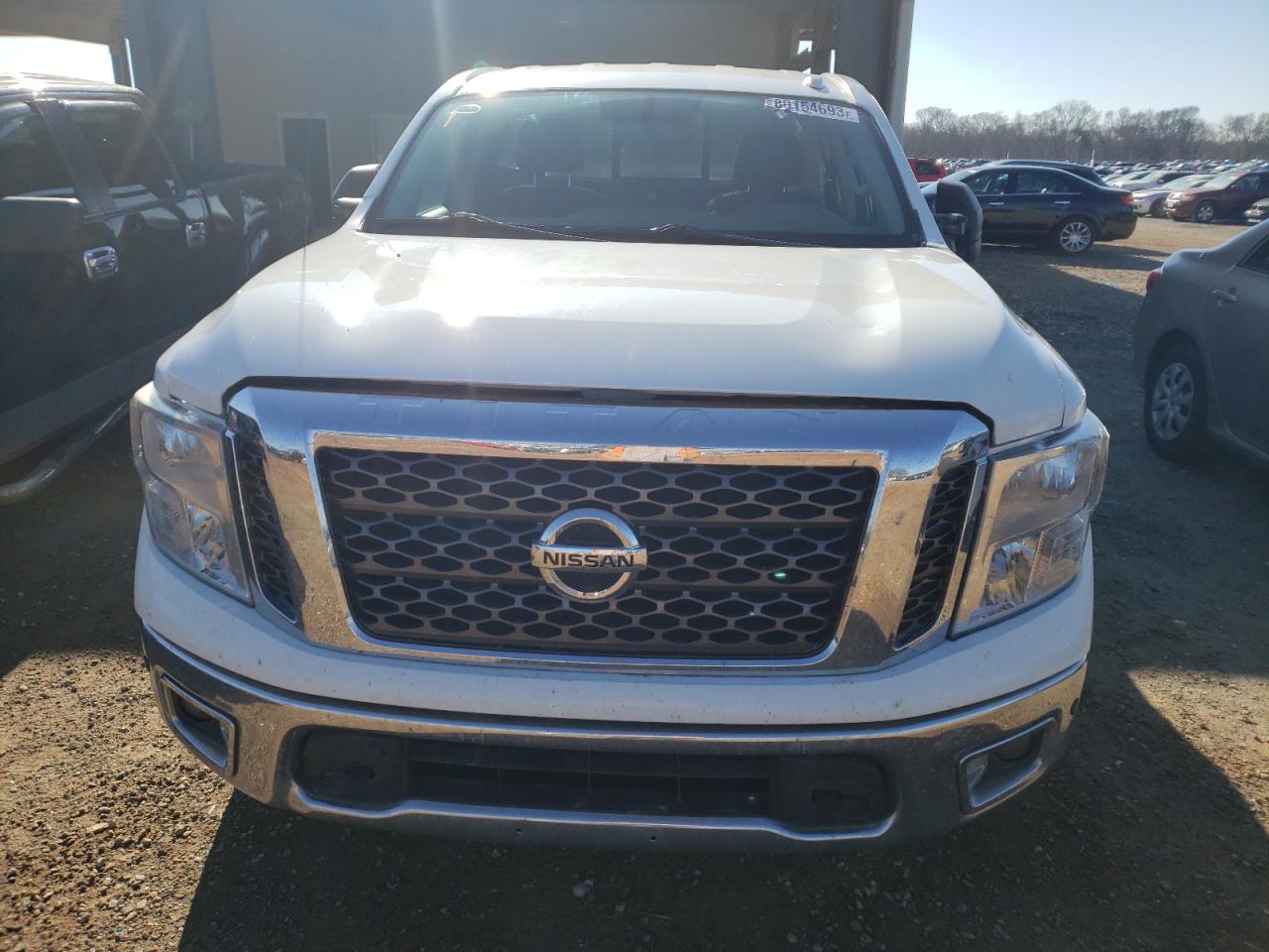 Photo 4 VIN: 1N6AA1R74HN533956 - NISSAN TITAN 