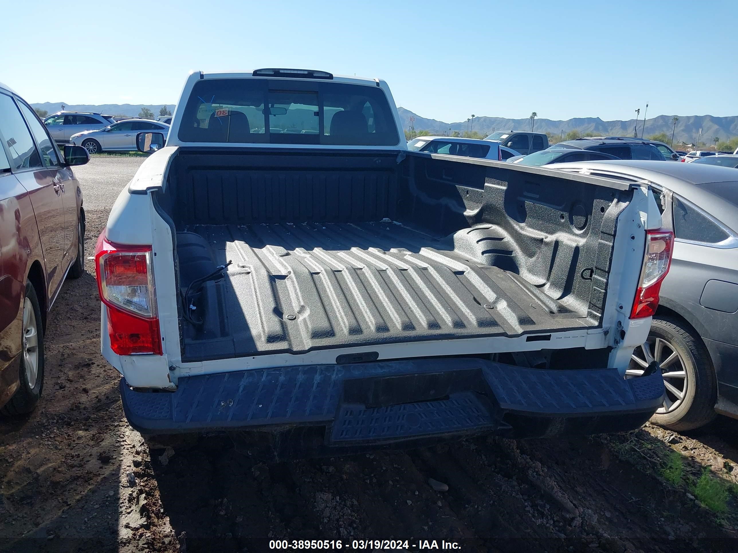 Photo 5 VIN: 1N6AA1R74KN518395 - NISSAN TITAN 