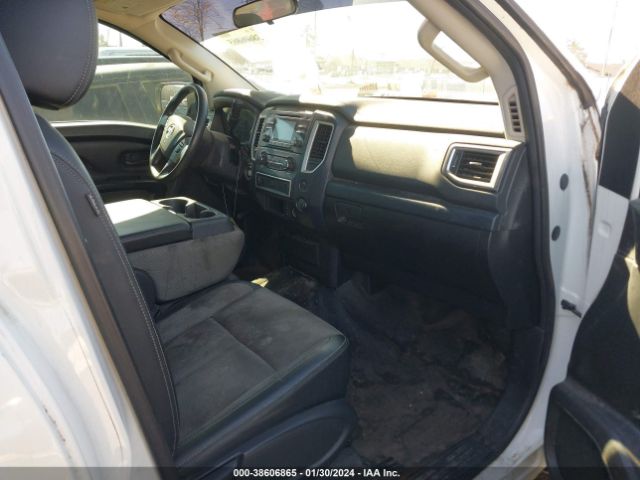 Photo 4 VIN: 1N6AA1R7XHN568145 - NISSAN TITAN 