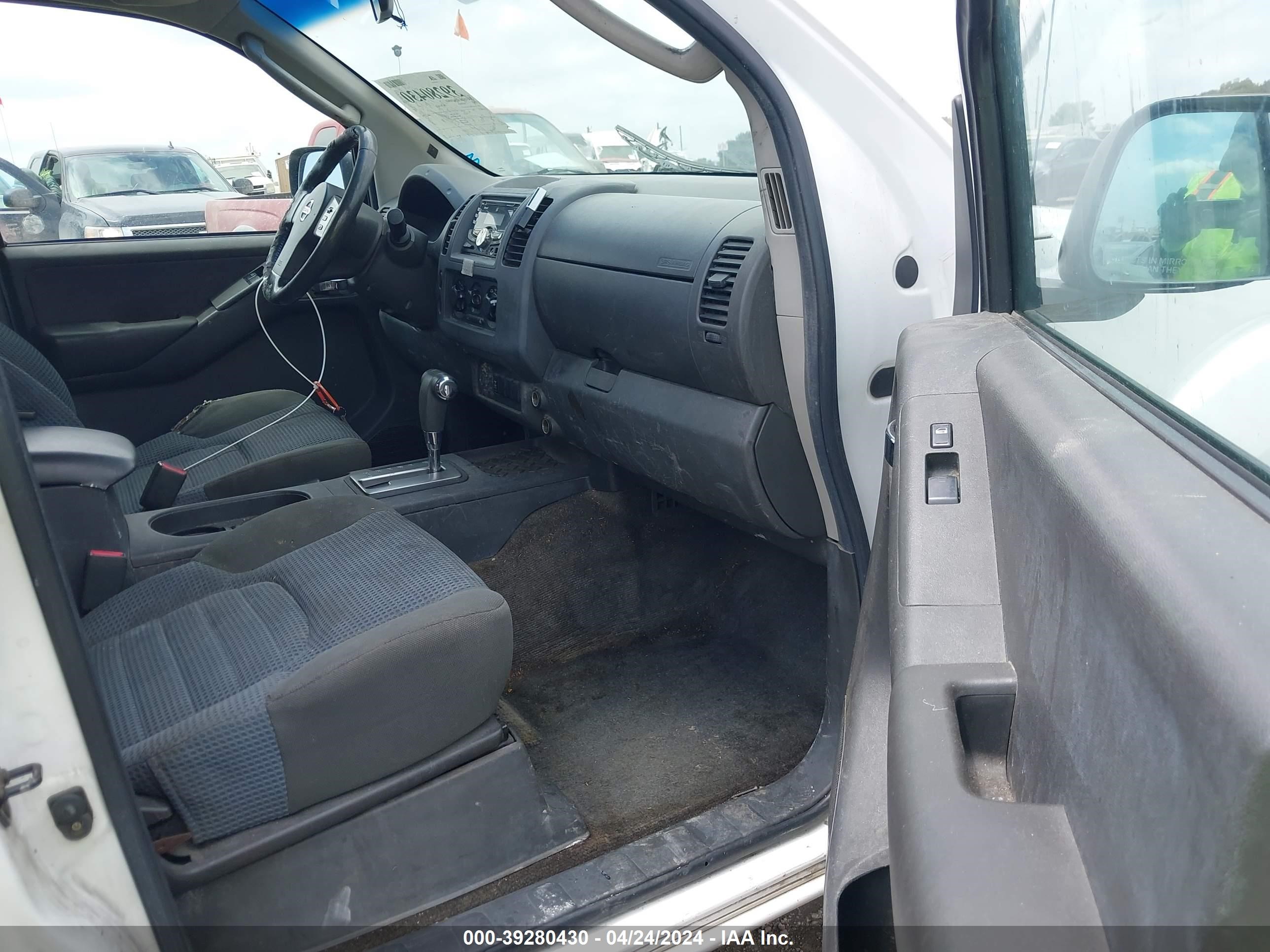 Photo 4 VIN: 1N6AD06U55C402277 - NISSAN NAVARA (FRONTIER) 