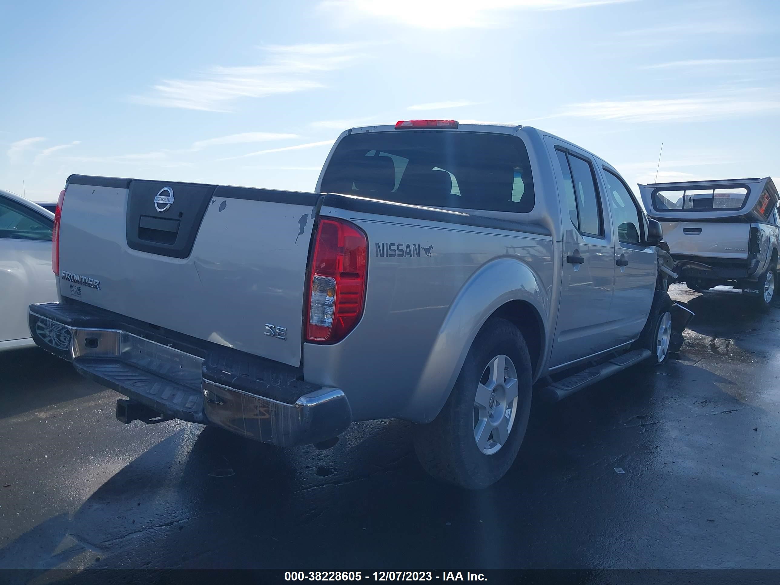 Photo 3 VIN: 1N6AD07U07C440646 - NISSAN NAVARA (FRONTIER) 