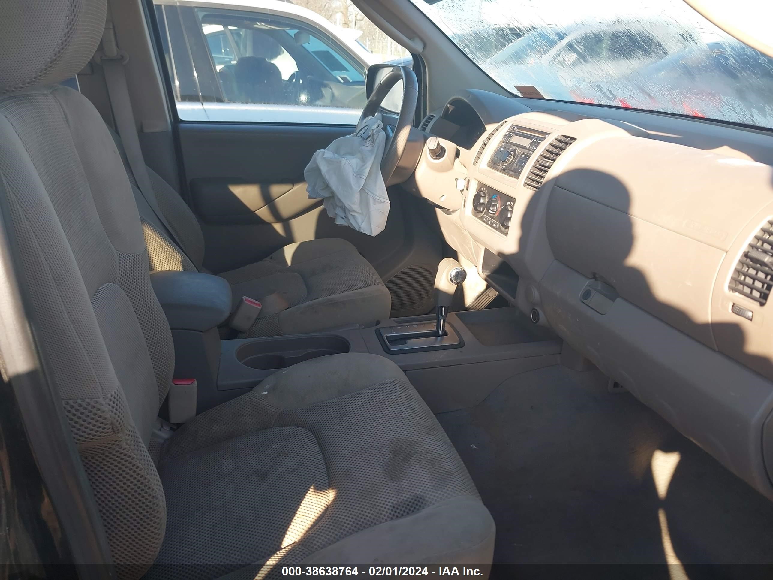 Photo 4 VIN: 1N6AD07U28C430900 - NISSAN NAVARA (FRONTIER) 