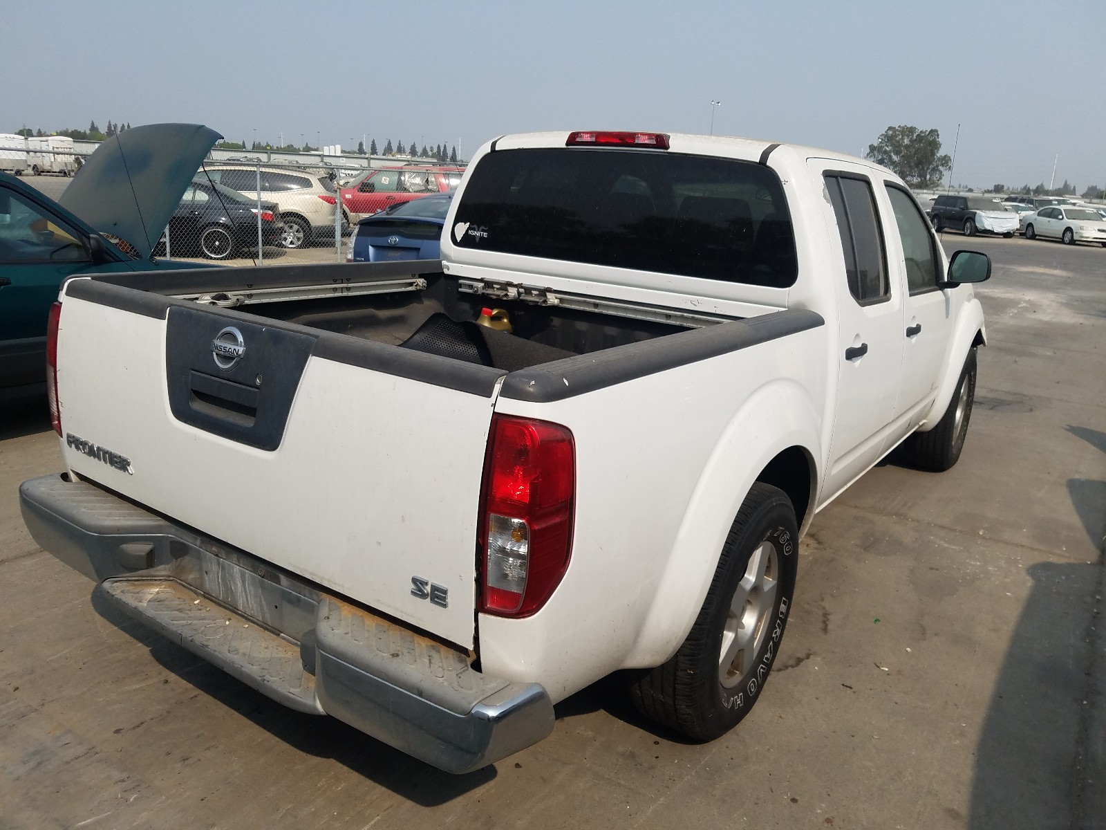 Photo 3 VIN: 1N6AD07U36C400186 - NISSAN FRONTIER C 