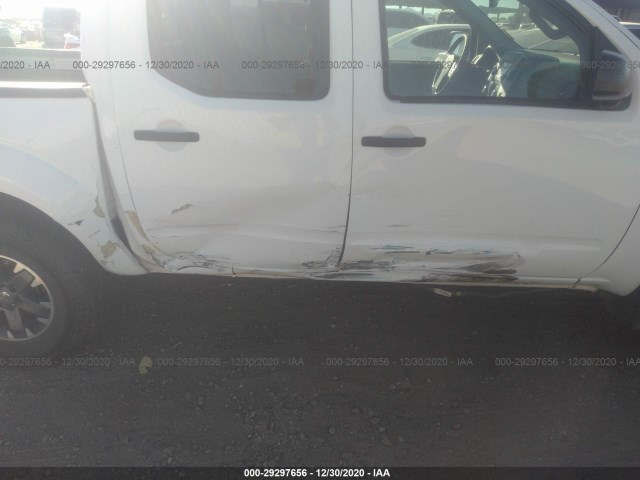 Photo 5 VIN: 1N6AD0EVXJN719495 - NISSAN FRONTIER 