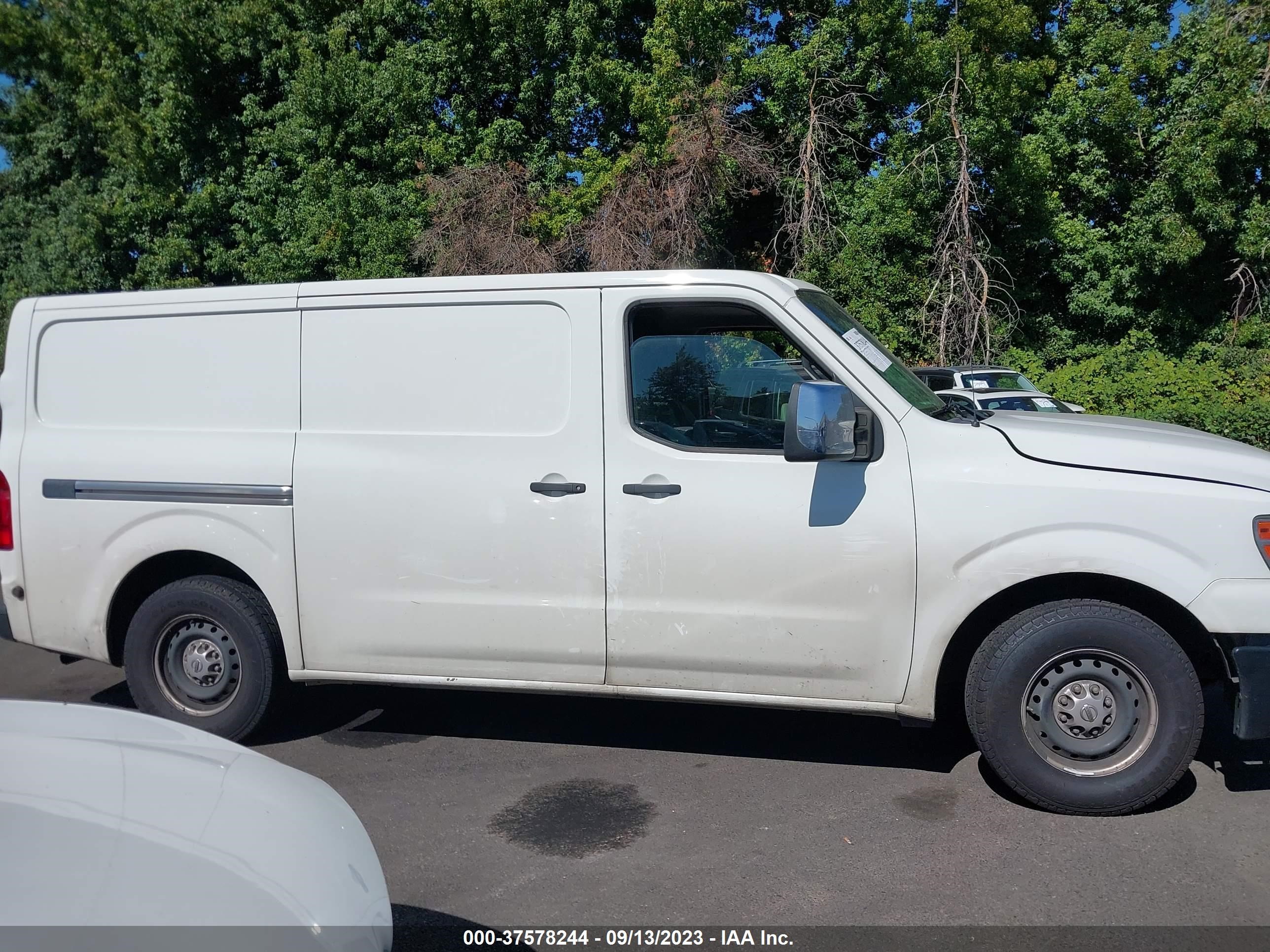 Photo 11 VIN: 1N6AF0KX4EN104219 - NISSAN NV 