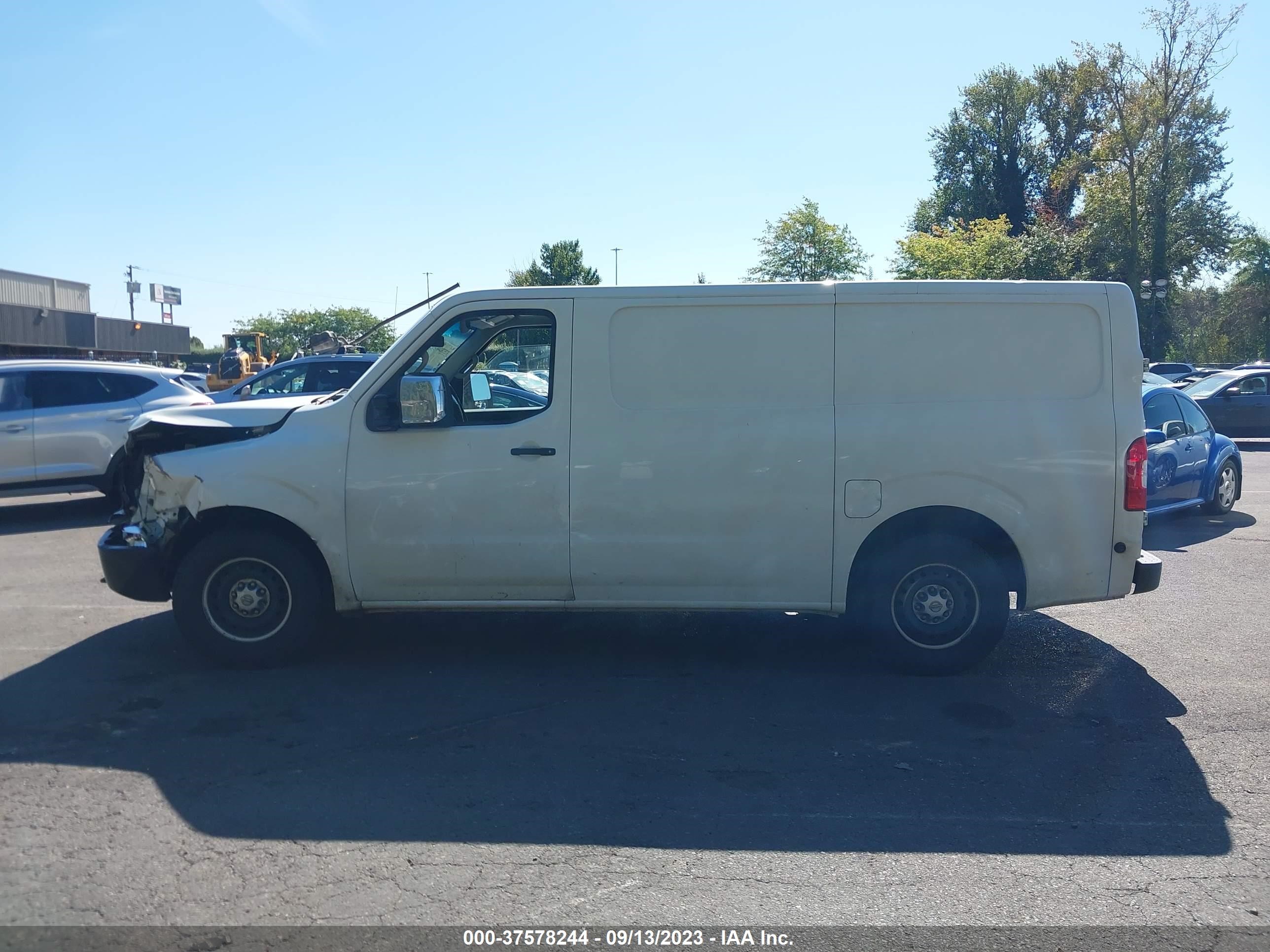 Photo 12 VIN: 1N6AF0KX4EN104219 - NISSAN NV 